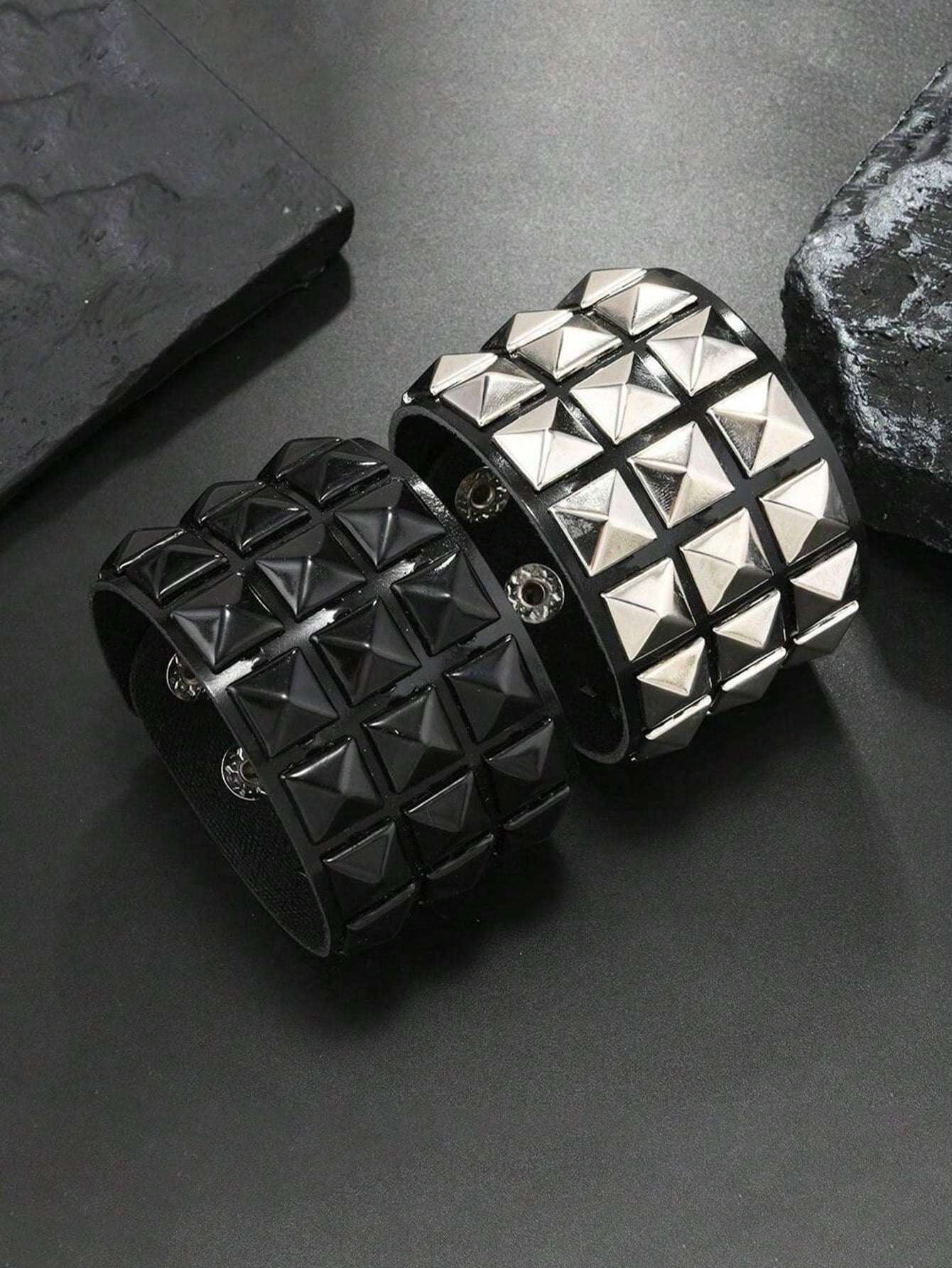 1pc Fashion Punk Black Square Rivet Bangle Bracelet, Unisex Personalized Street Style Nightclub Halloween Wristband, Minimalist Leather Strap, Suitable For Daily Wear And Gifts