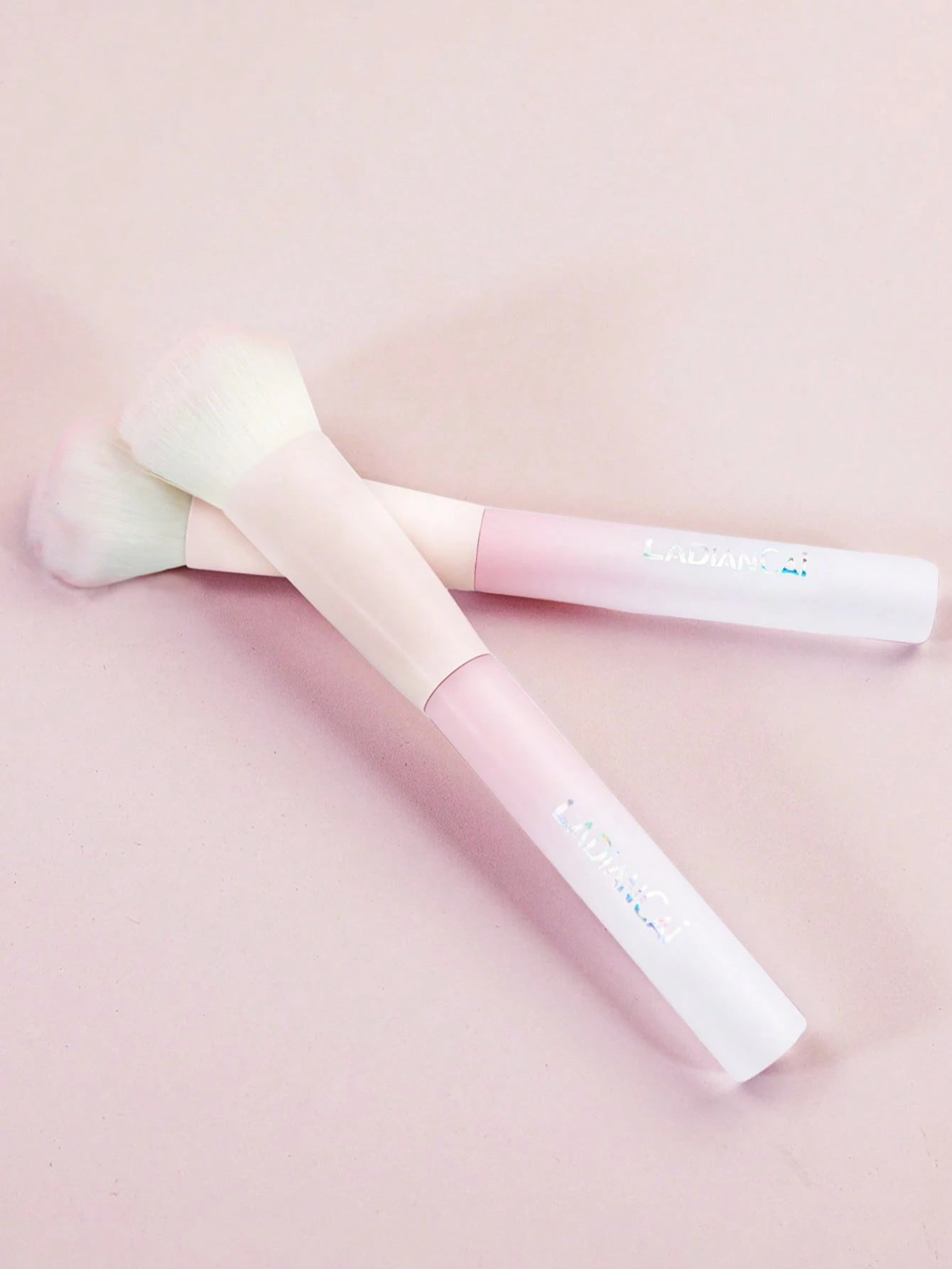 1pc Liquid Blush Brush, Synthetic Fiber Cat Paw Shaped, Professional Soft Makeup Brush, Liquid Diffuse Makeup Tool, Brand Cosmetics, Face Painting Makeup, Suitable For Women And Girls, Perfect For Aut