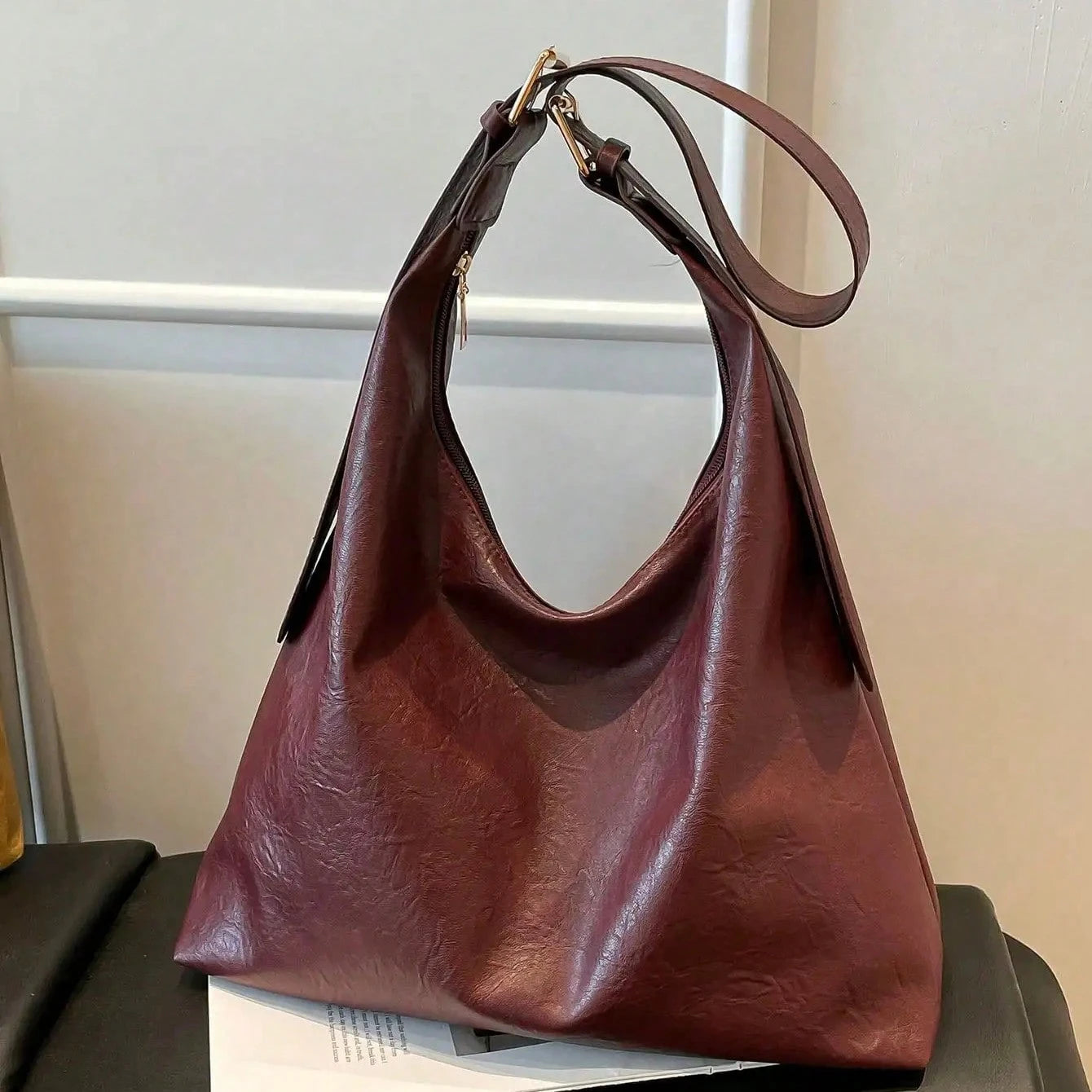 2026 New Fashion Women Solid Color Commuter Tote Bag Minimalist Niche Design Underarm Bag Stylish Large Capacity Shoulder Bag Office Back To School