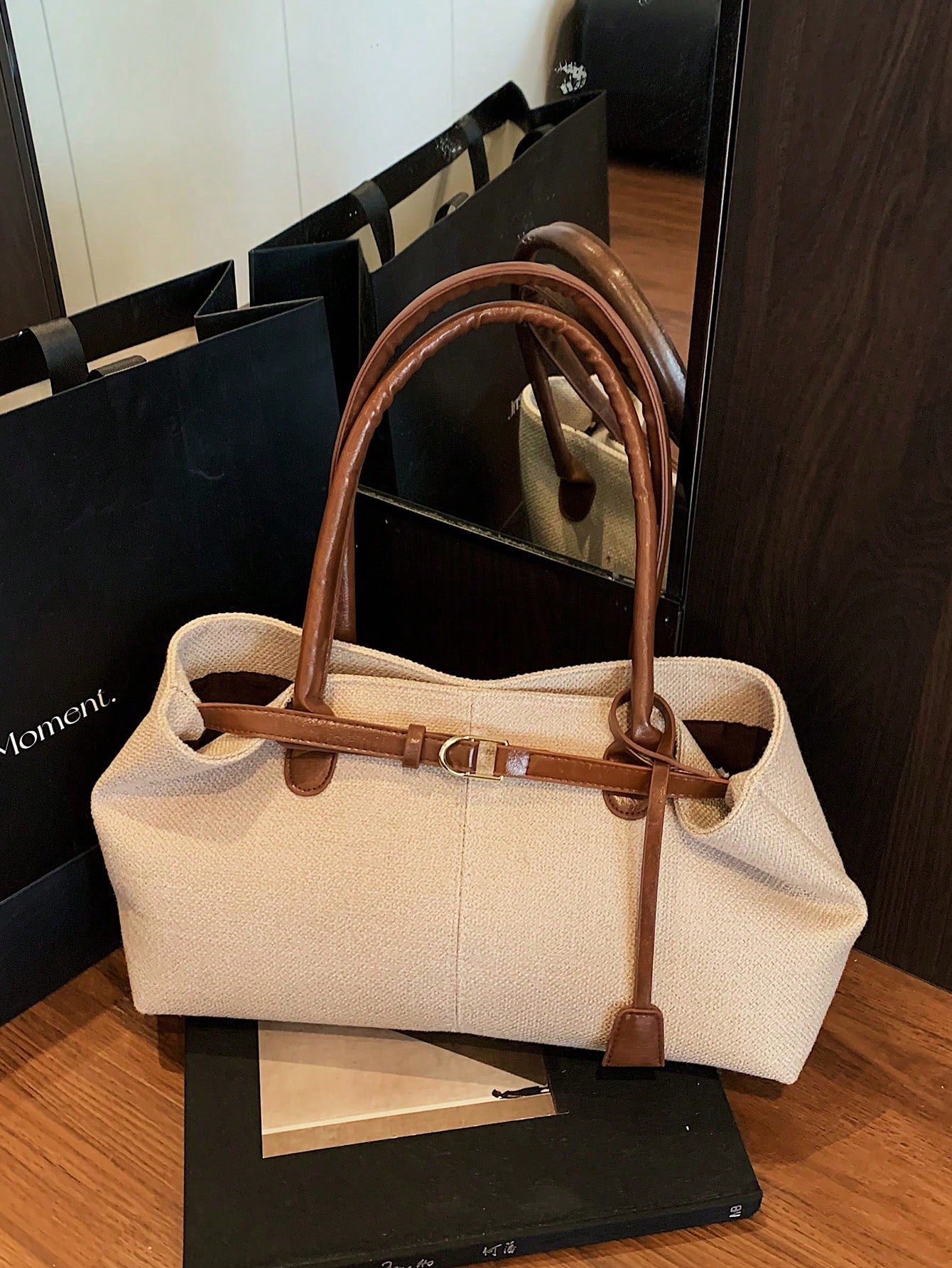 High-Quality Minimalist Fashion Hot Selling New Chic Large Capacity Refined Exquisite Niche Design Elegant Commuting Tote Bag Suitable For Shopping, Vacation, Travel, Vintage Underarm Shoulder Tote (1