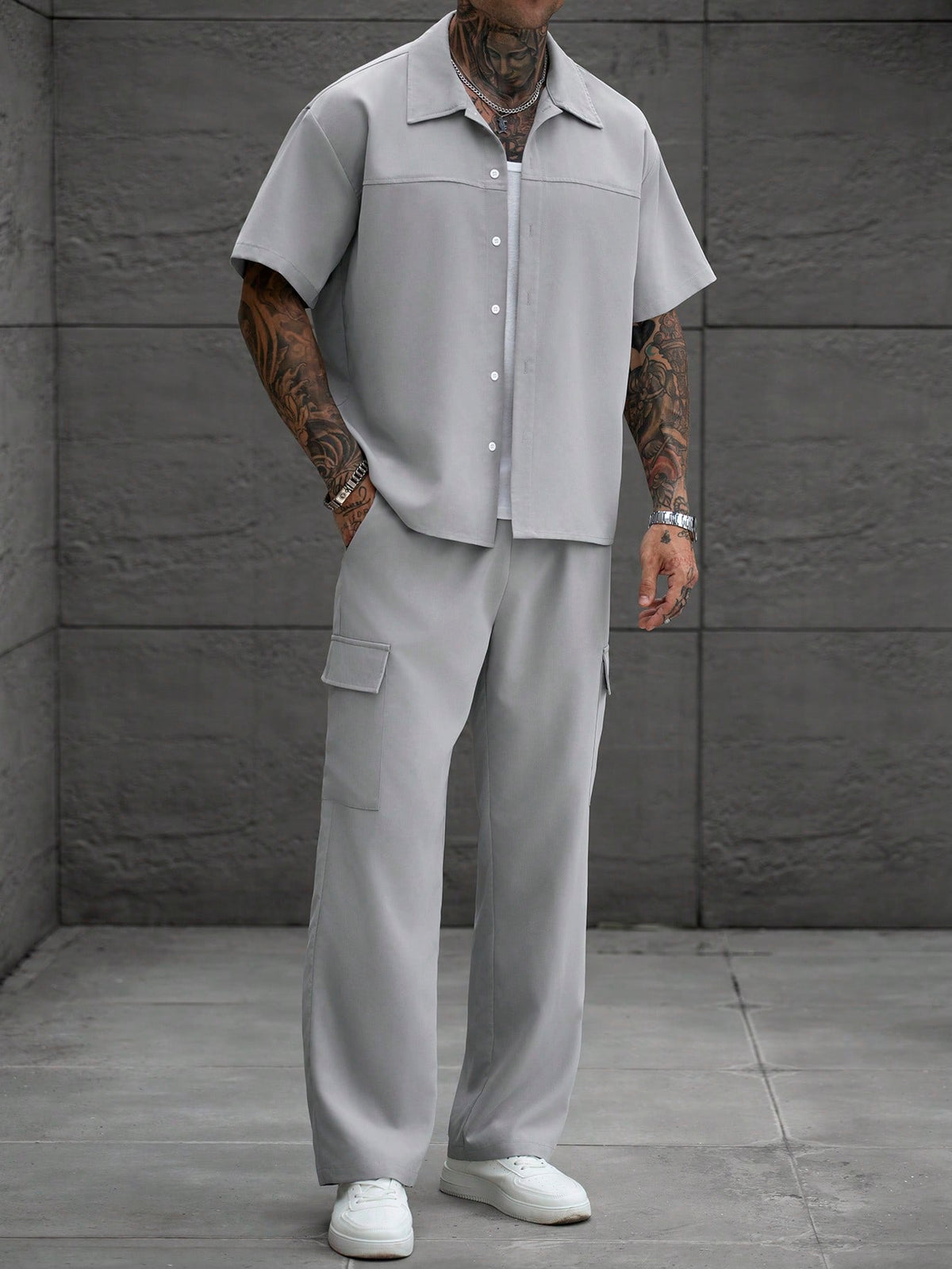 Manfinity Homme Men's Plus Size Light Gray Short Sleeve Shirt & Cargo Pants Set