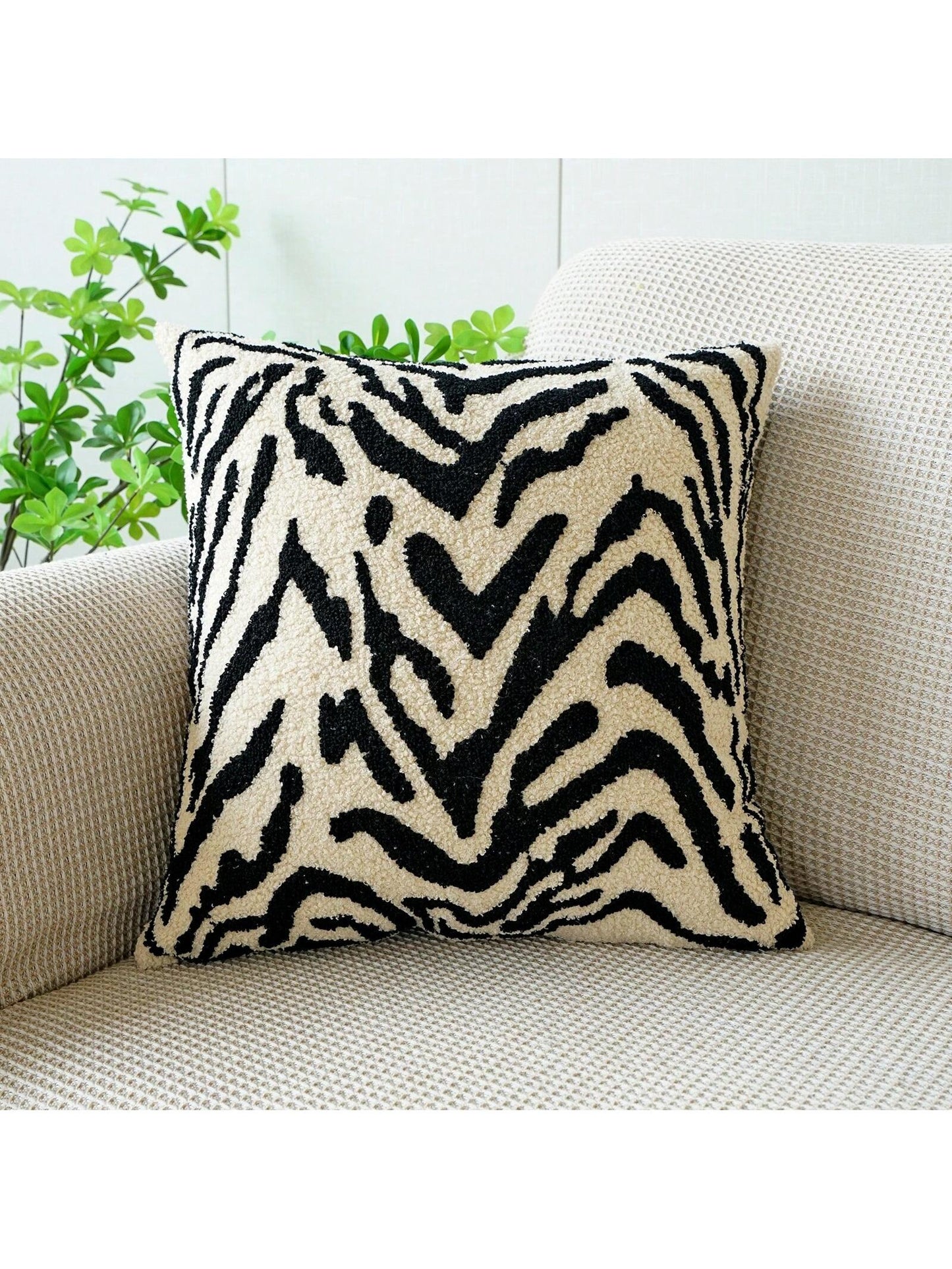 One Embroidered Tiger Pattern Pillow Cover, Light Luxury Decorative Pillowcase For Living Room Bed Sofa Cushion Back Pillow Cover