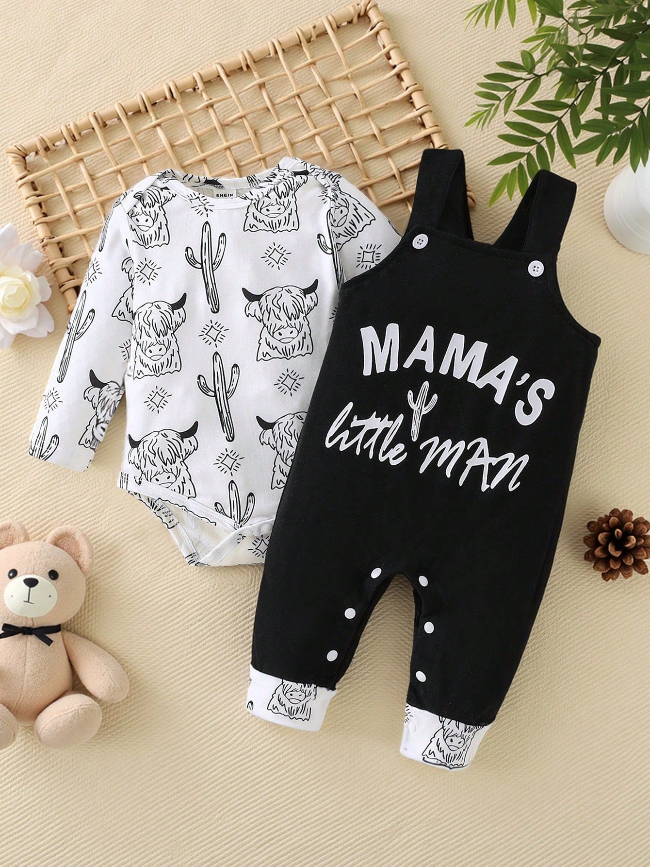 Playful Pals 2pcs/Set Baby Boy Outfit:Long Sleeve Bodysuit + Bib Pants Ox Print & Mom's Little Boy Letter Black And White Autumn Cute Matching Family Casual Wear