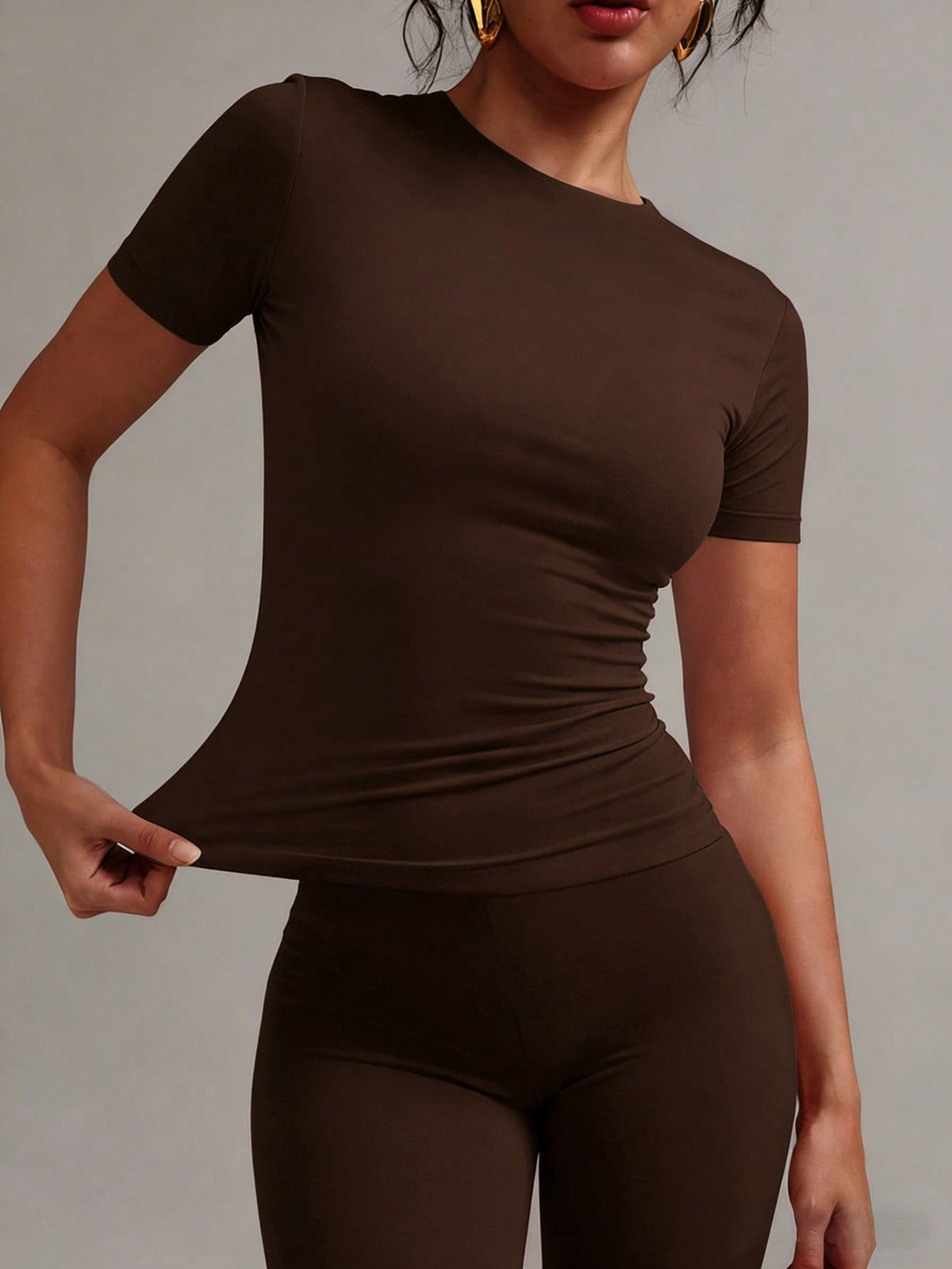 XLLAIS 2026 Women's Basic Solid Color Round Neck Short Sleeve Fitted Casual T-Shirt, Summer, Everyday Wear