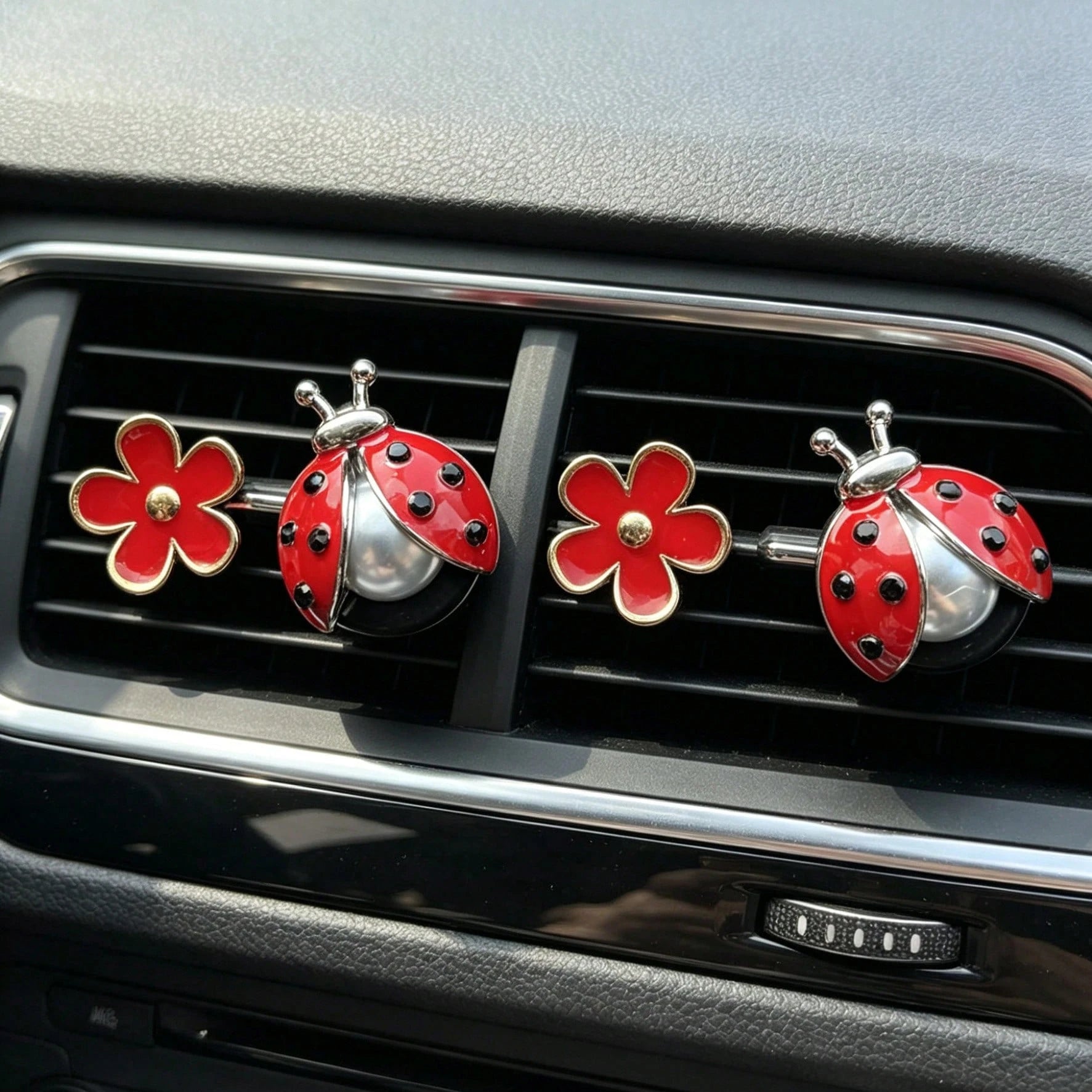 1/2/4pcs Ladybug Car Air Vent Decor, Seven-Star Bug & Daisy Car Vent Clip, Fun Insect Aroma Diffuser Clip, Without Scent Pad
