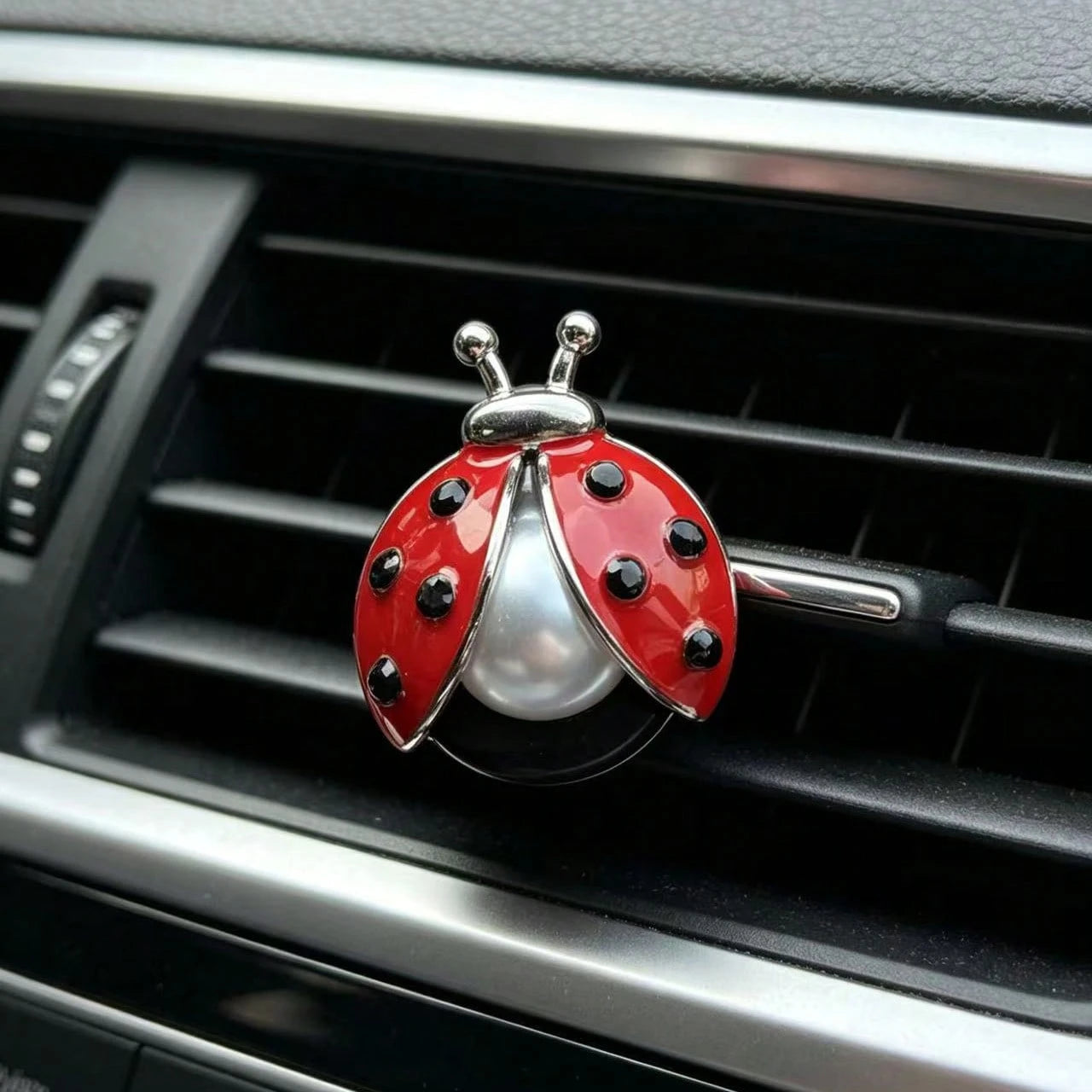 1/2/4pcs Ladybug Car Air Vent Decor, Seven-Star Bug & Daisy Car Vent Clip, Fun Insect Aroma Diffuser Clip, Without Scent Pad
