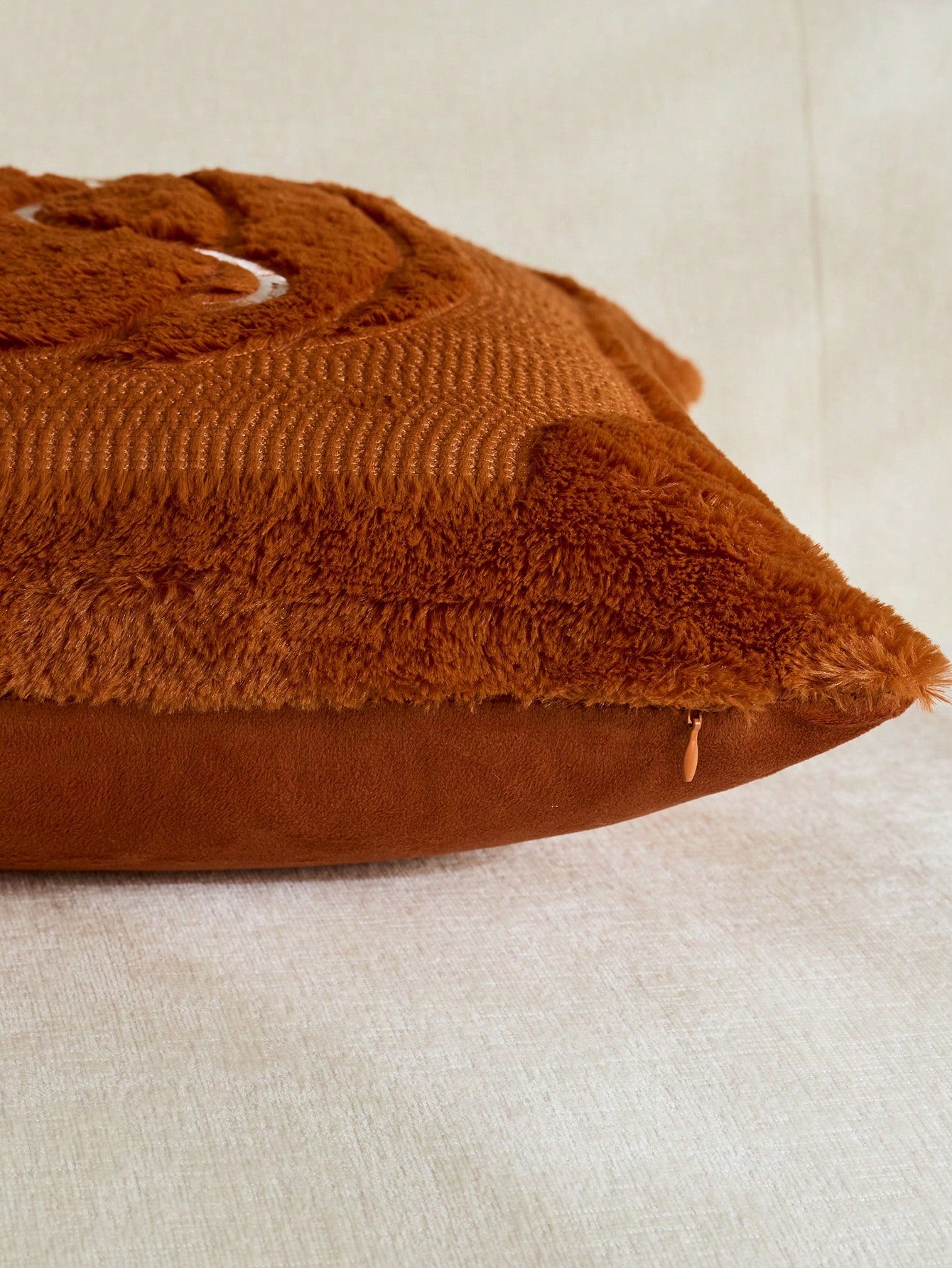 1/2pcs Halloween Beige Bow + Caramel Pumpkin Decorative Pillowcase, Front Quilted Ghost Pumpkin, Back Dutch Velvet Fabric, Square Cushion Cover, Holiday Home Pillowcase Decor, Soft Comfortable Velvet
