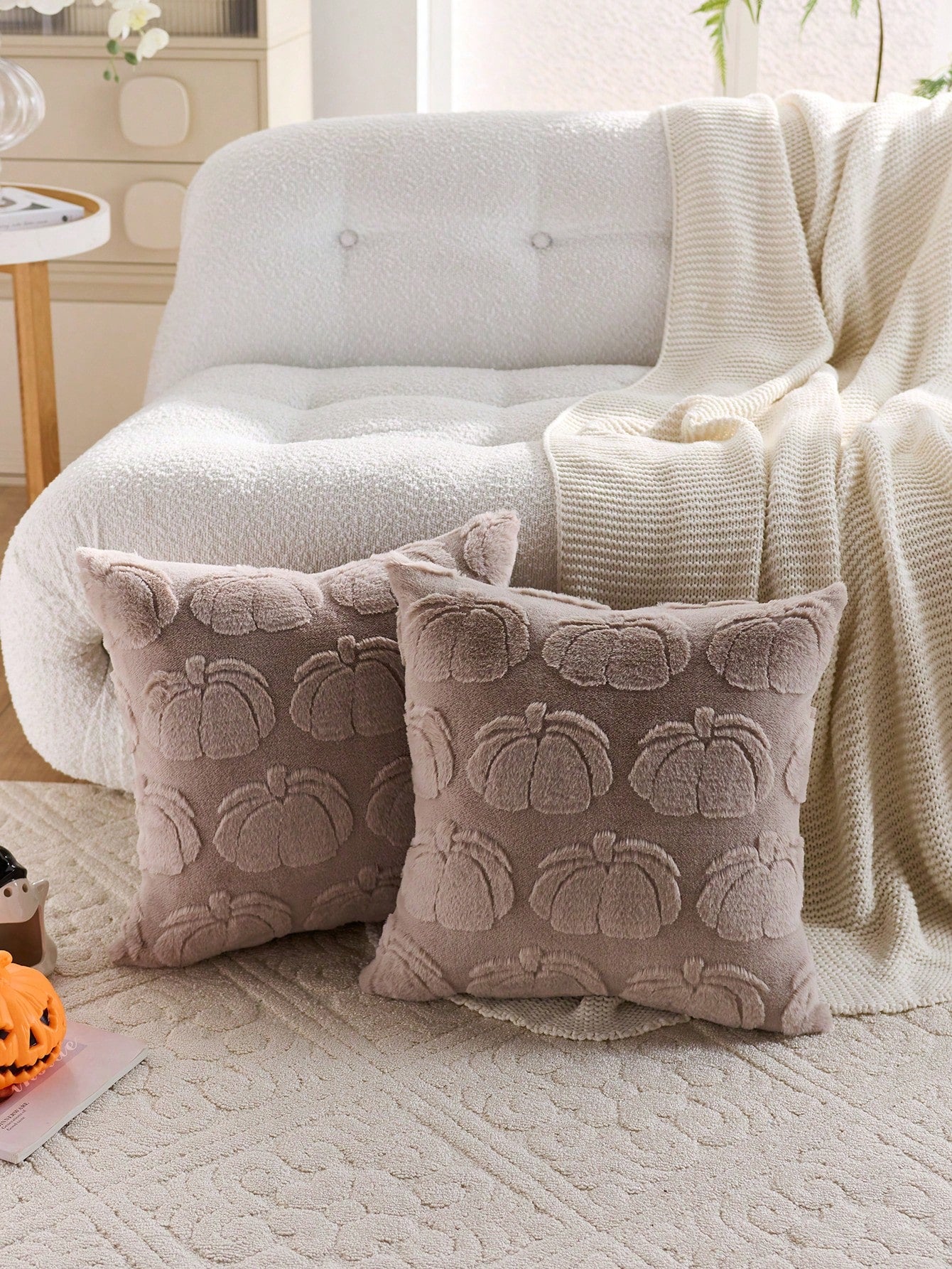 1/2pcs Halloween Beige Bow + Caramel Pumpkin Decorative Pillowcase, Front Quilted Ghost Pumpkin, Back Dutch Velvet Fabric, Square Cushion Cover, Holiday Home Pillowcase Decor, Soft Comfortable Velvet