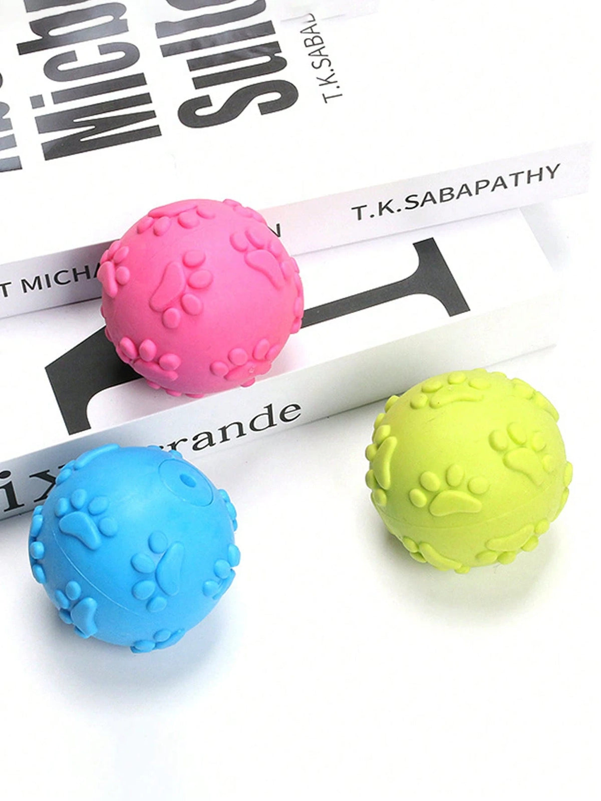 1/3pcs Natural Latex Rubber Squeaky Ball Dog Toys- (Paw Shaped) Suitable For Small To Medium Dogs & Puppies| Durable, Cute Puppy Paw Design, For Playing, Fetching, Chewing| Relieve Separation Anxie
