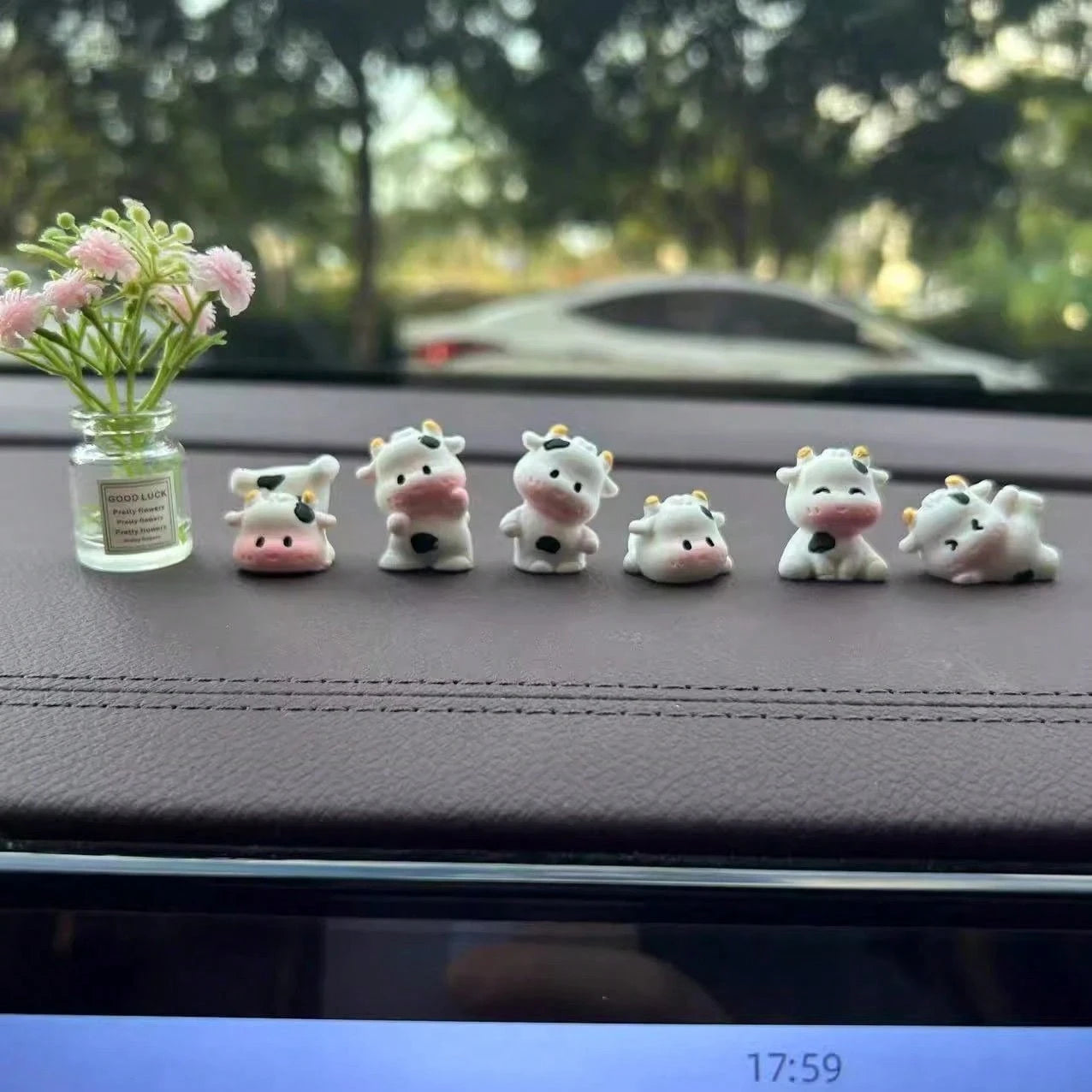 1/6/7pcs Cute Mini Cow Car Decor, Resin Healing Animal Figurines, Dashboard Ornament, Adorable Small Decor, Desk Decoration, Suitable For Car Interior, Desk, Home, Micro Landscape, Back To School, Gif