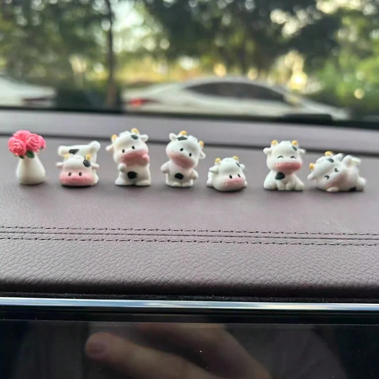 1/6/7pcs Cute Mini Cow Car Decor, Resin Healing Animal Figurines, Dashboard Ornament, Adorable Small Decor, Desk Decoration, Suitable For Car Interior, Desk, Home, Micro Landscape, Back To School, Gif
