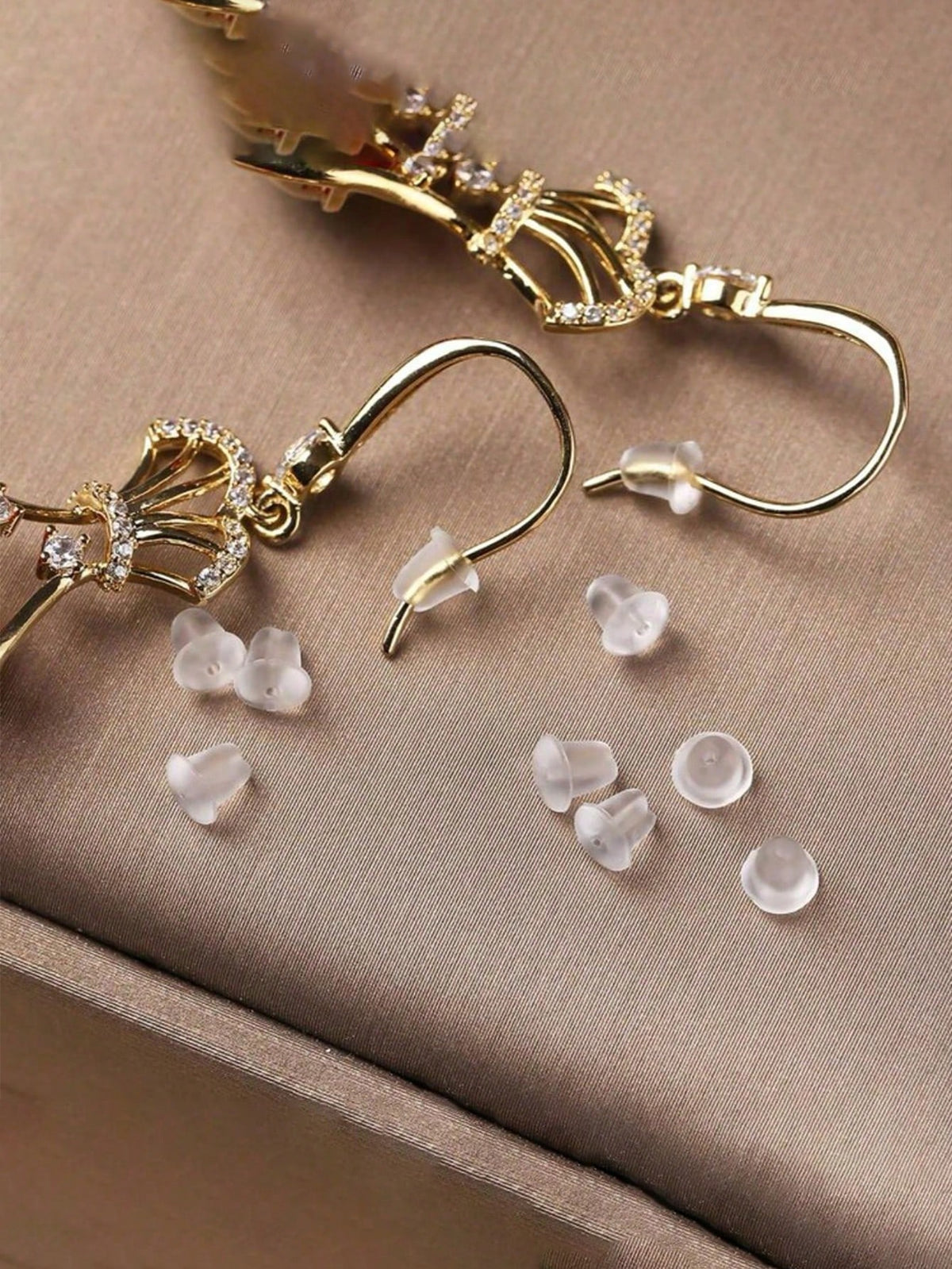 1 Box About 100 Silicone Earring Backs Plug Soft Clear Earring Backings For Studs Hypoallergenic Rubber Earrings Backs Stopper Replacement