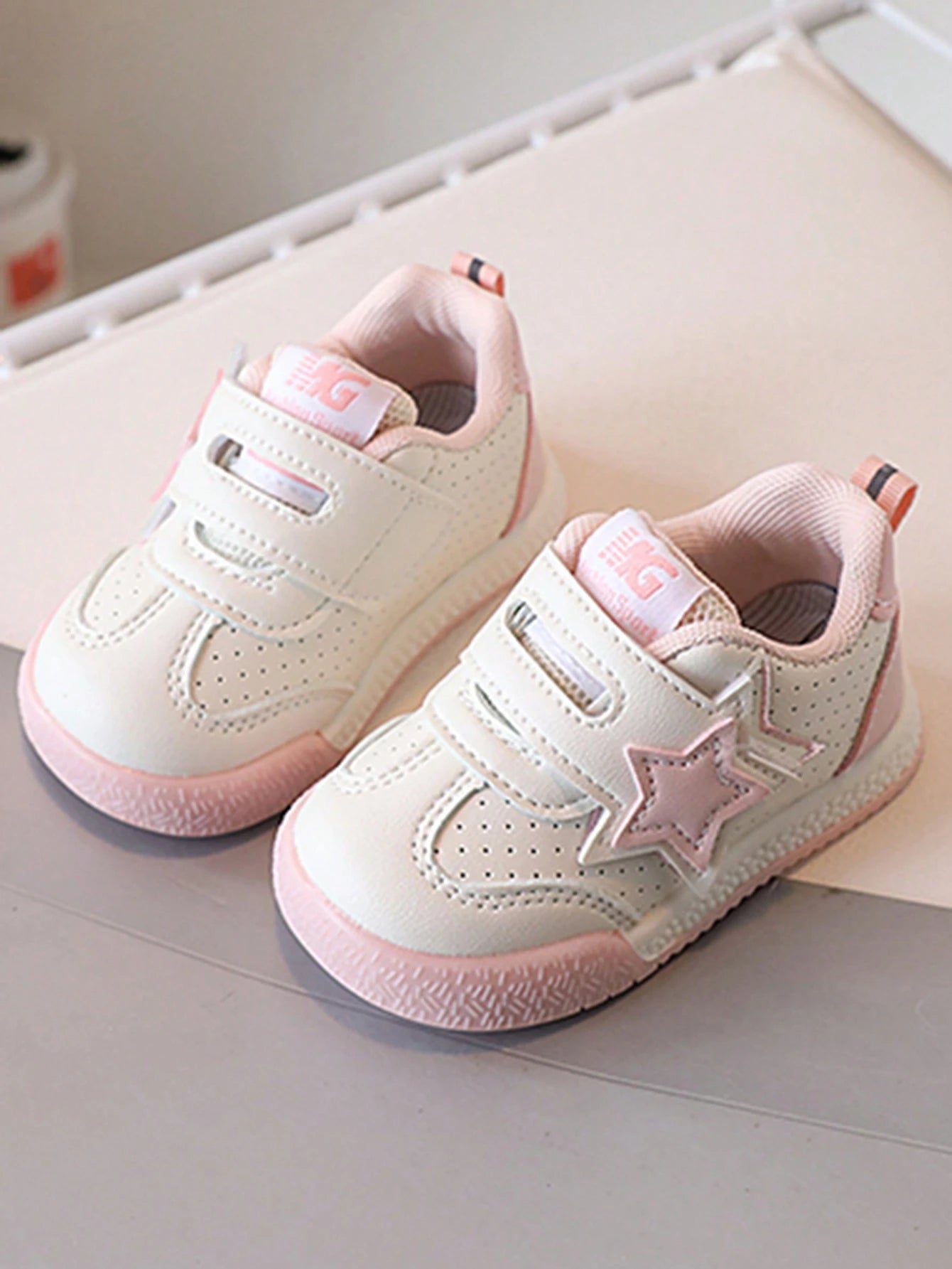 1 Pair Unisex Hook And Loop PU Surface Anti-Slip Cute Baby Sports Shoes