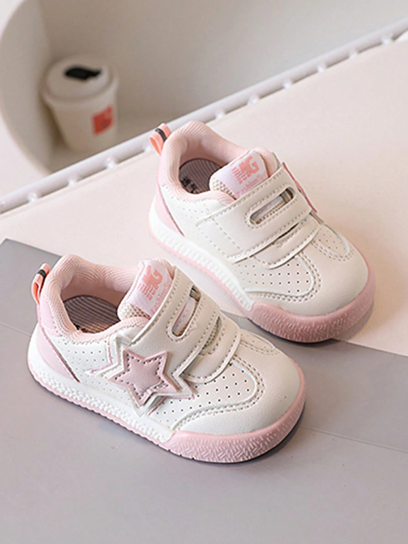 1 Pair Unisex Hook And Loop PU Surface Anti-Slip Cute Baby Sports Shoes