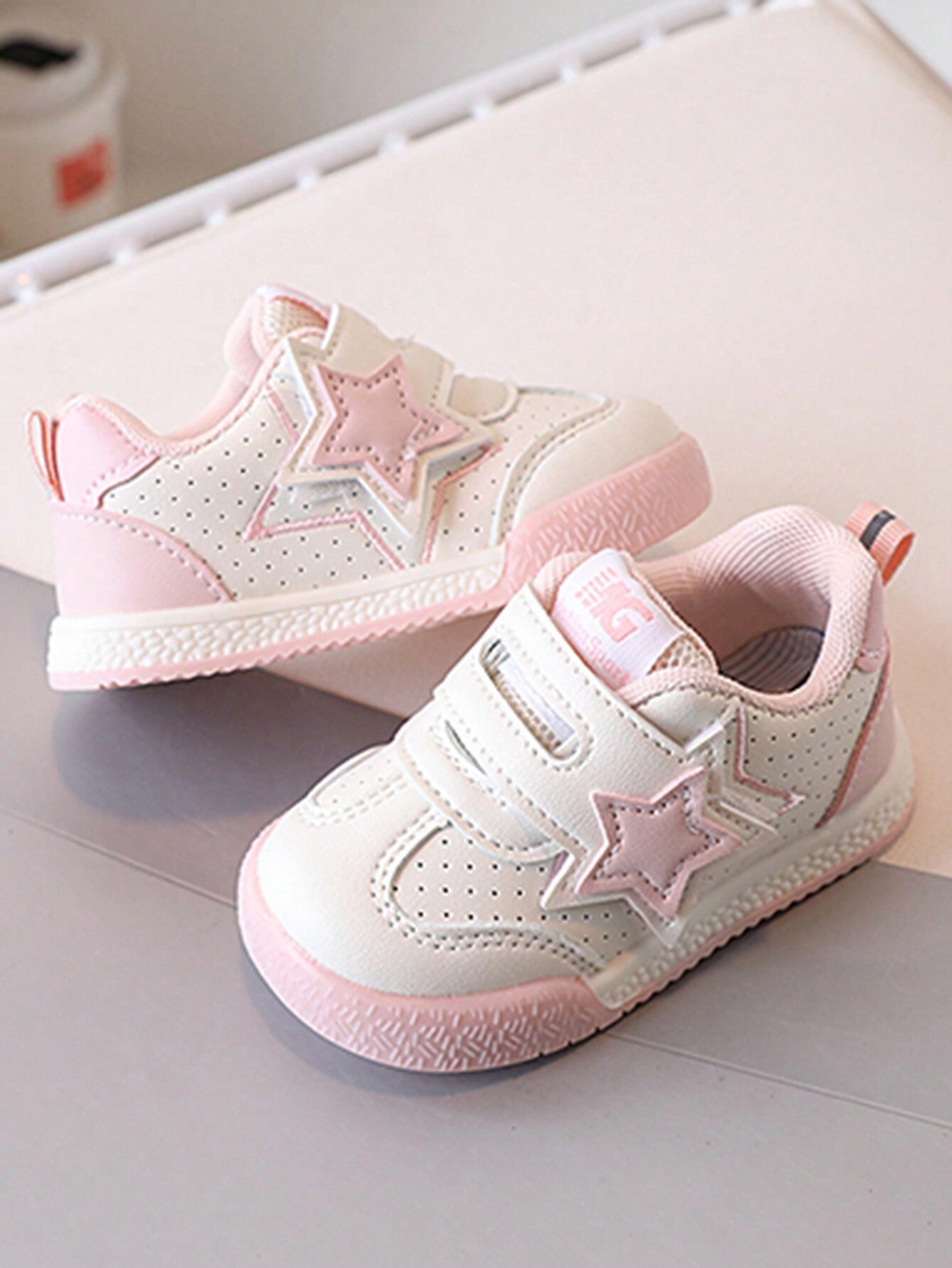 1 Pair Unisex Hook And Loop PU Surface Anti-Slip Cute Baby Sports Shoes