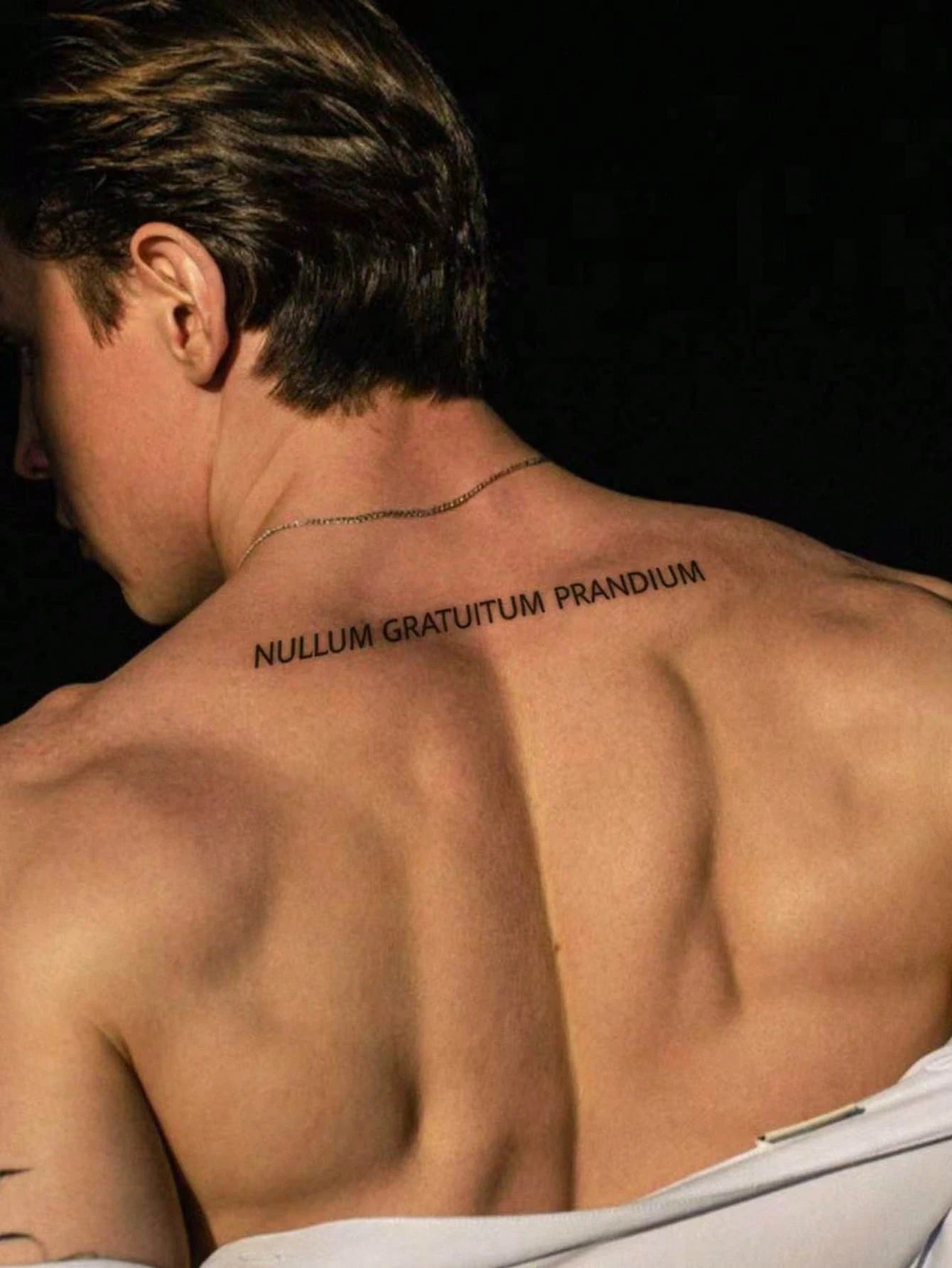 1 PC Men's Latin Letter Temporary Tattoo Stickers, Classic Text "NULLUM GRATUITUM PRANDIUM" Black Font Waterproof Body Tattoos For Forearm Wrist Rib Arm Decor, Text Tattoo Per Sheet