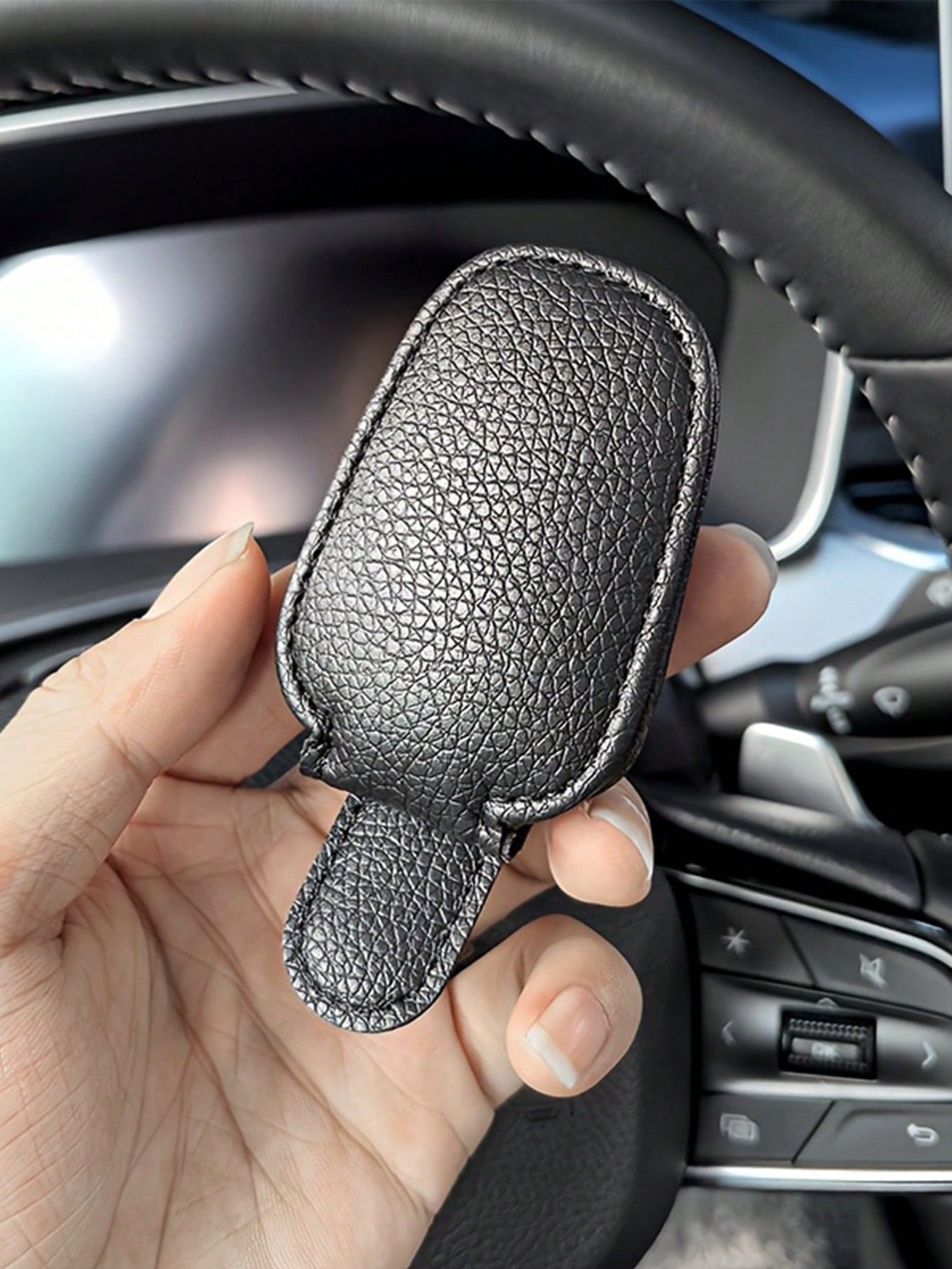 1 Piece Of General Motors Sunshade Glasses Clip, Magnetic Leather Fashionable Glasses Clip And Frame, Interior Decoration Product, Suitable For Various Cars, SUVstrucks, Road Travel,Glasses Holder,Gla