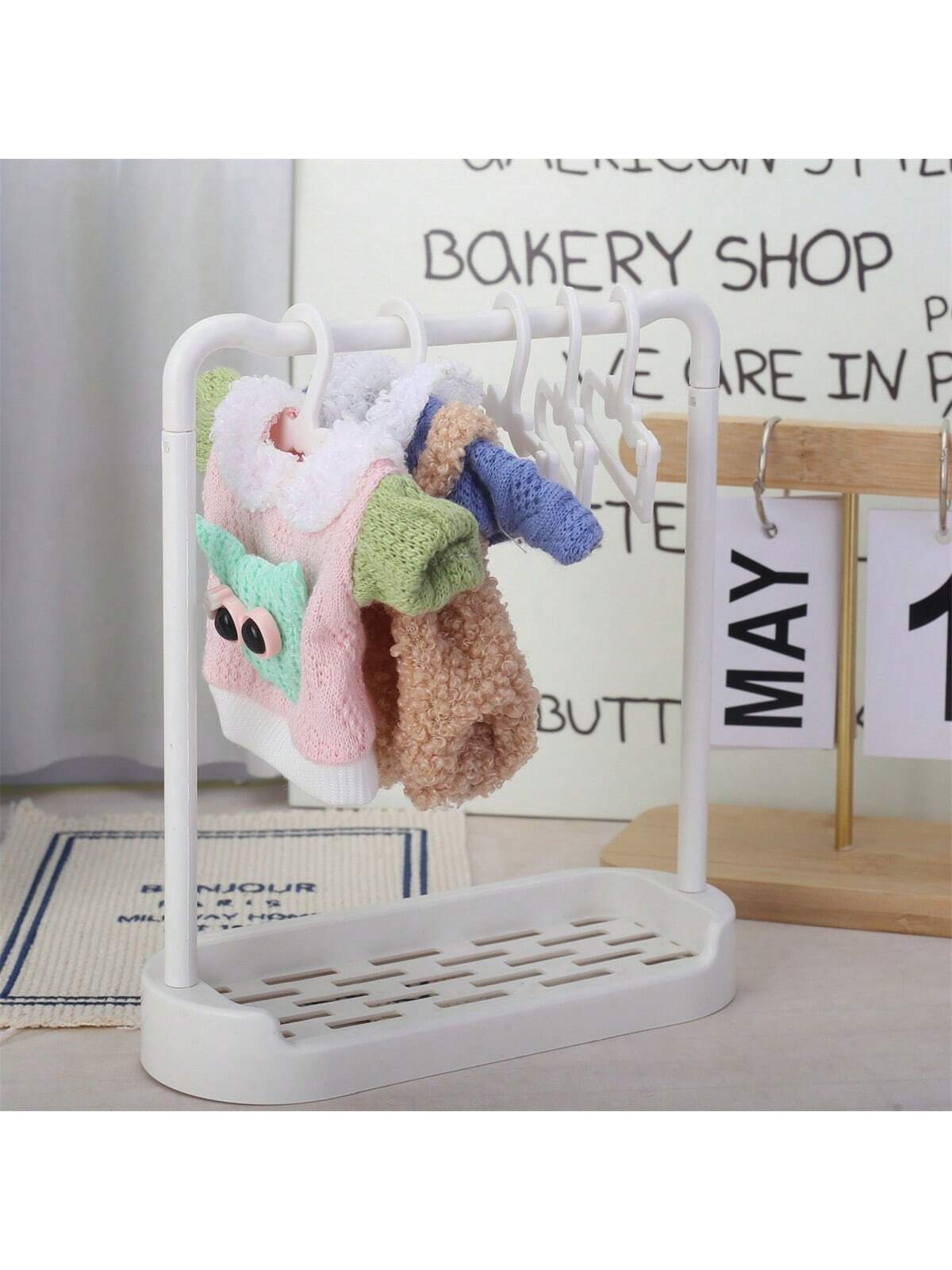 17cm Pull String Plush Doll Organizer Hanger, Doll Clothes Drying Rack, Stuffed Doll Clothes Hanger 15/20cm Doll Clothes Display Rack (Includes 5 Hangers + 1 Large Rack)