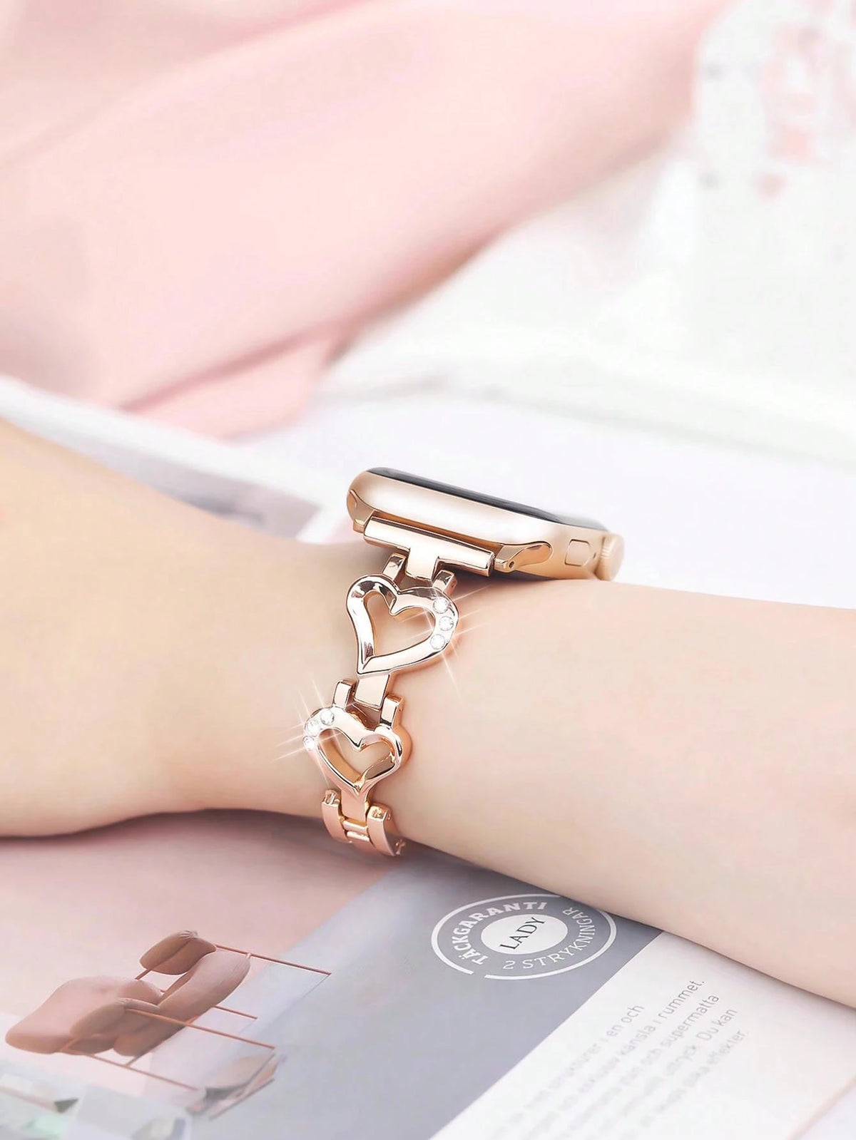 1pc 38mm/40mm/41mm/42mm/44mm/45mm/46mm/49mm Compatible Band, Rose Gold Metal Hollow Heart-Shaped Crystal Jewelry Glitter Bling Smartwatch Strap, Suitable For Women, Gifts For Girlfriend, Wife, Family