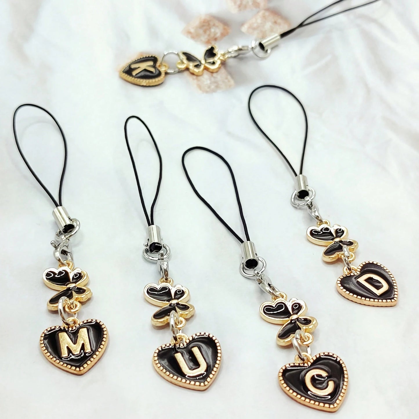 1pc Black Letter A-Z & Exquisite Butterfly Design Phone Charm- Durable Alloy Material, Suitable For Friends, Best Friends And Birthday Gifts, Applicable To Phones, Phone Charms, Best Friend Gifts, El