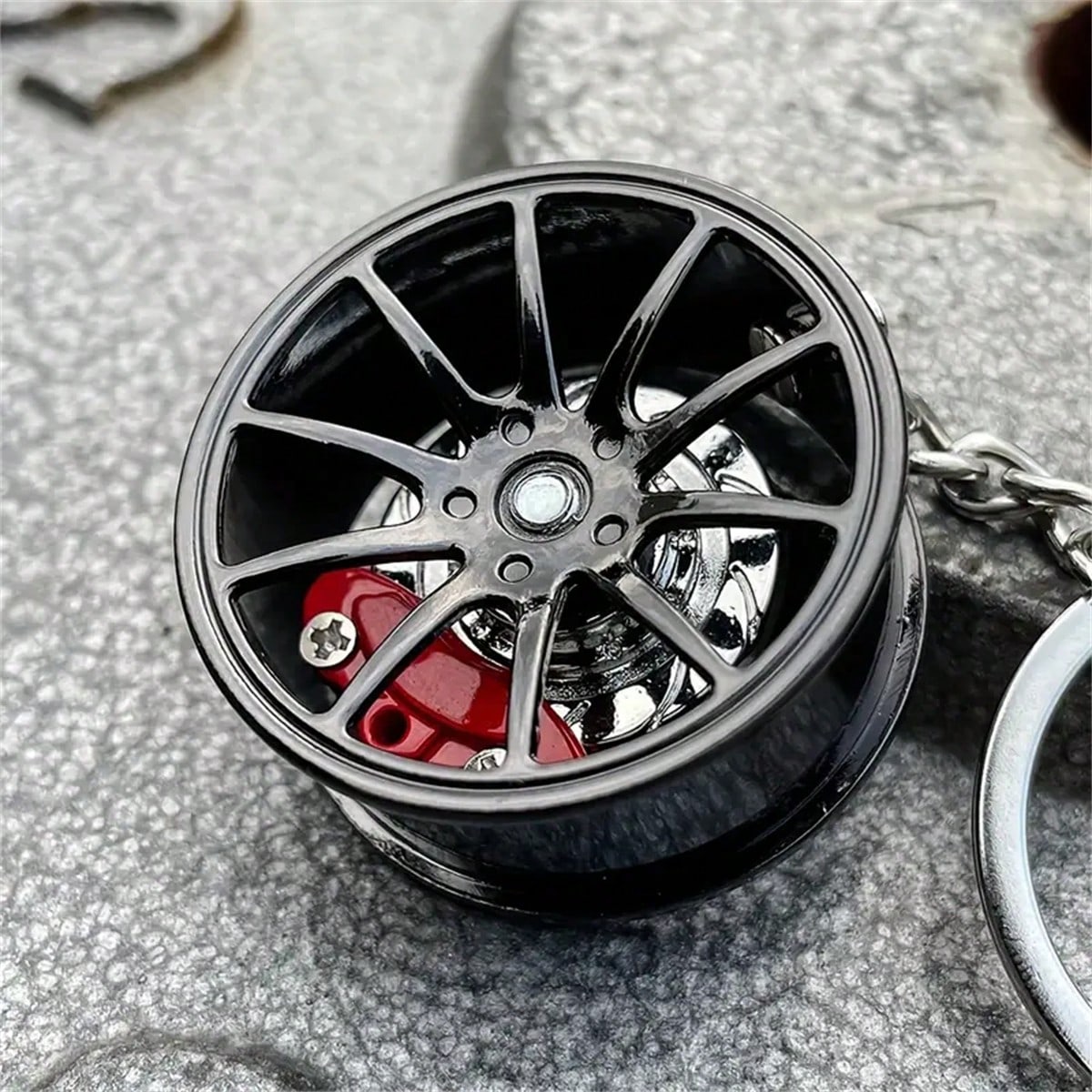 1pc Brake 360 Rotating Car Keychain Pendant, Creative Car Keychain Decoration, A Unique Gift For Car Lovers