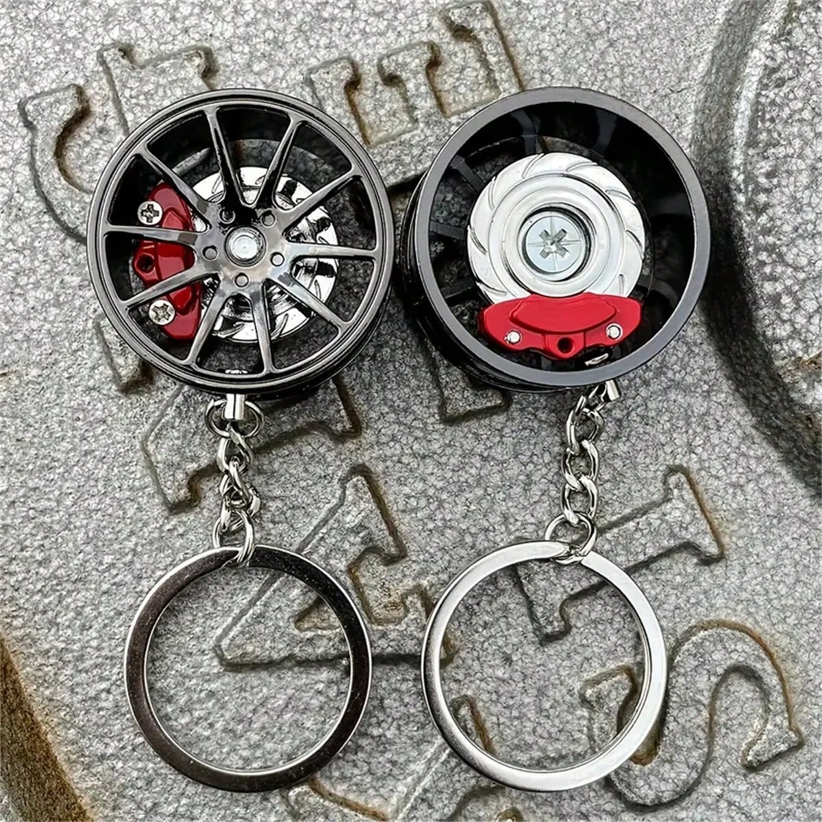 1pc Brake 360 Rotating Car Keychain Pendant, Creative Car Keychain Decoration, A Unique Gift For Car Lovers