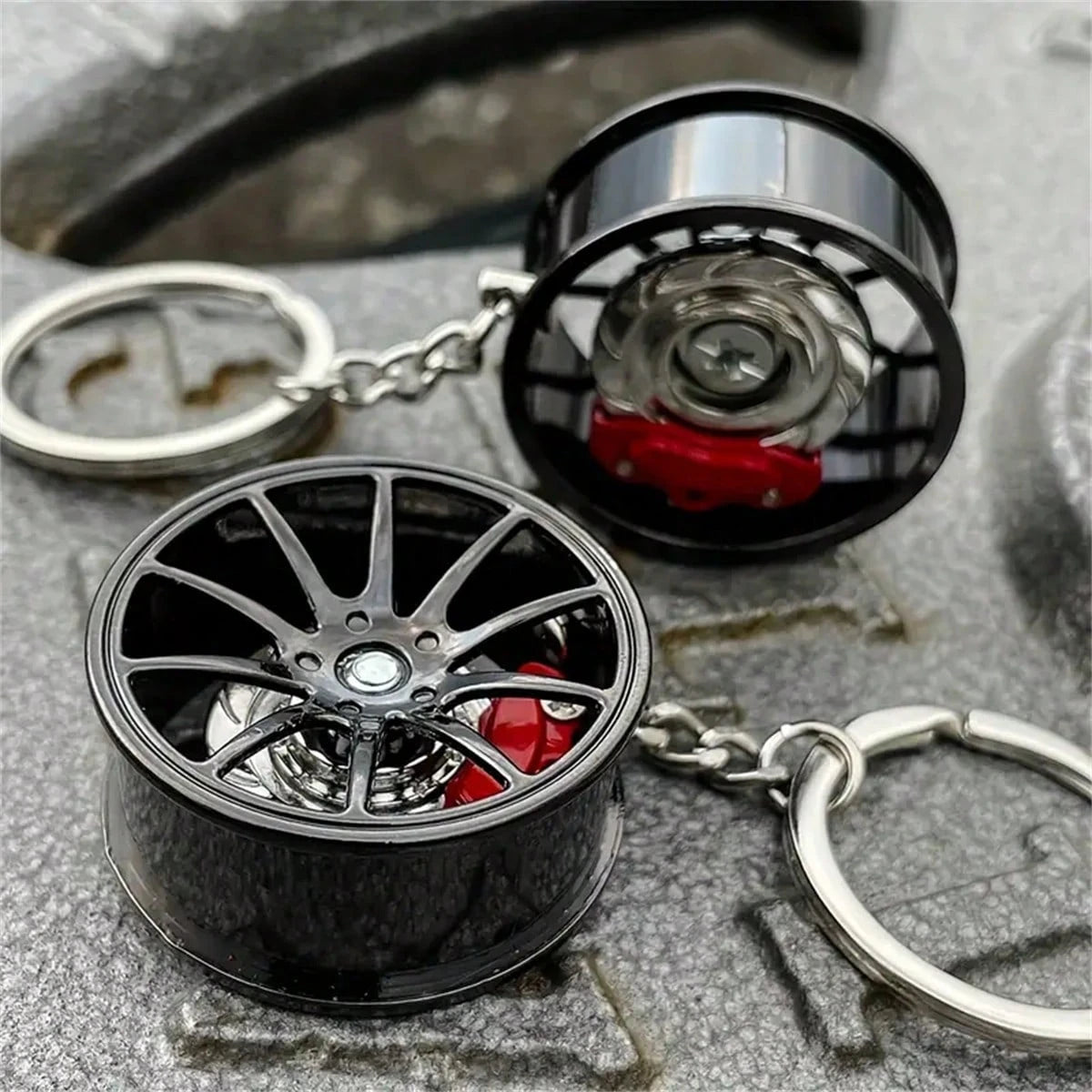 1pc Brake 360 Rotating Car Keychain Pendant, Creative Car Keychain Decoration, A Unique Gift For Car Lovers