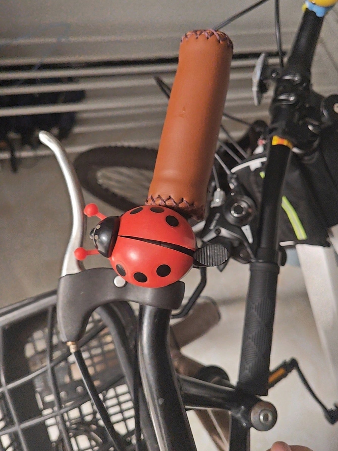 1pc Cartoon Beetle/Ladybug Bicycle Bell, Motorcycle Bell, Bike Bell, Clear And Bright Sound, Suitable For Mountain Bike/City Bike/Motorcycle Accessories, Anti-Rust, Bicycle Decoration, Korean Pop Musi