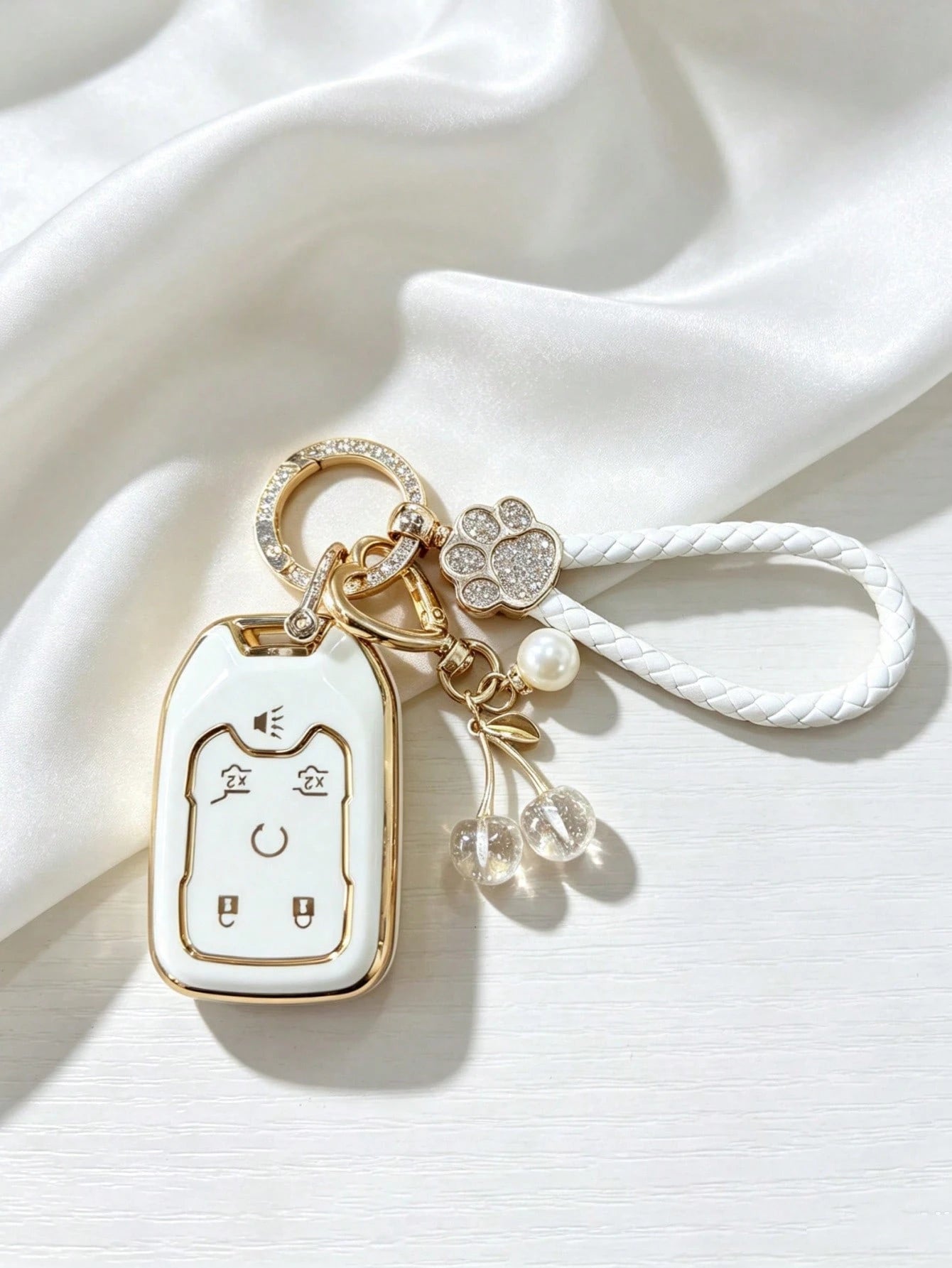 1PC Cherry Rhinestone Cat Paw Keychain Suitable For GMC Chevrolet Car Key Cover Colorad High-End Fashion Suburban Key Shell Couple Keychain