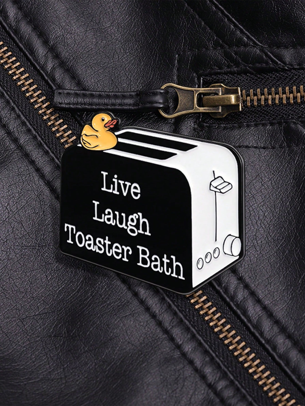 1pc Creative Live Laugh Toaster Bath Cartoon Bread Toaster Shaped Design Brooch Pin Badge For Everyday Wear, Unisex