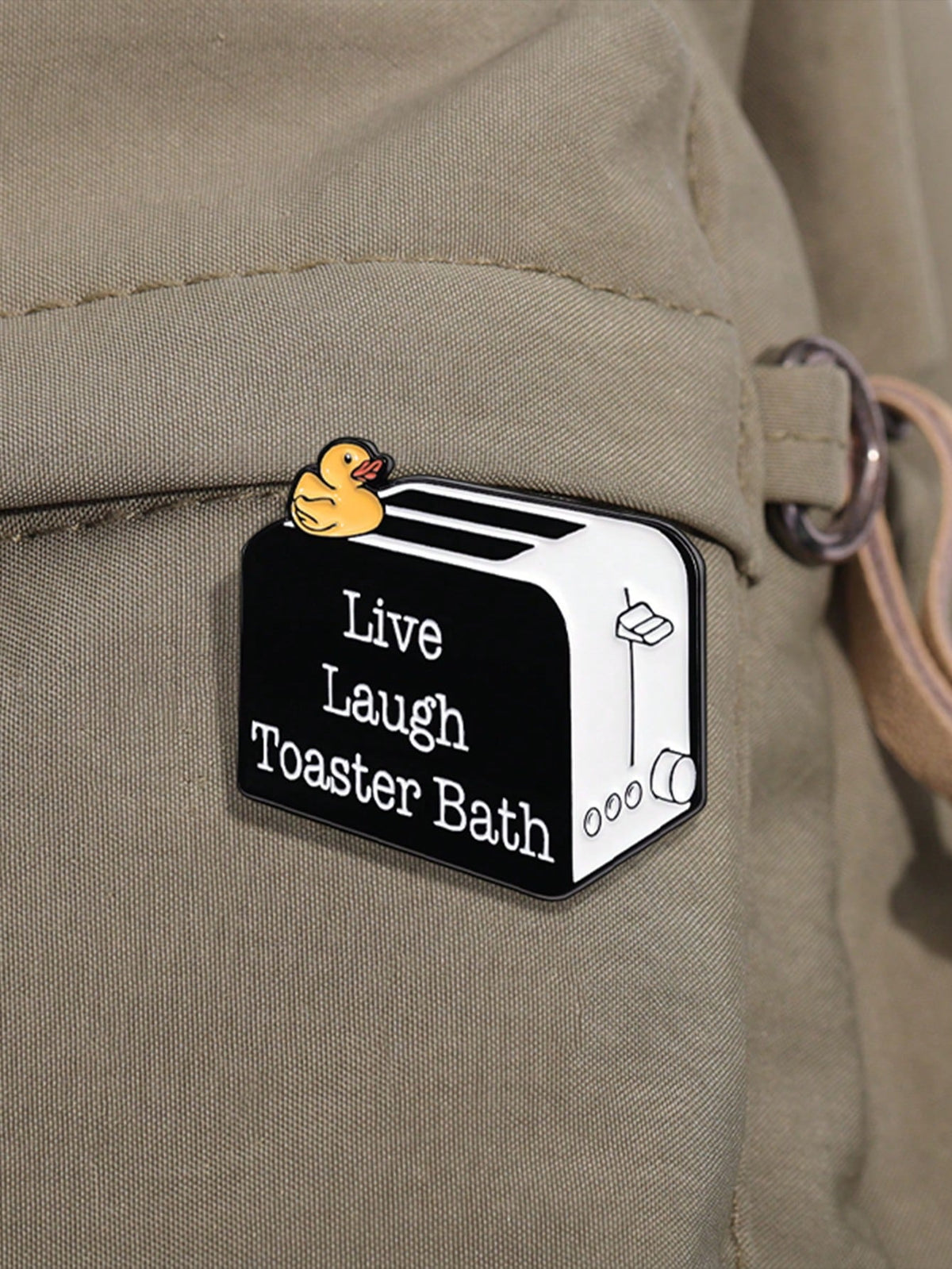 1pc Creative Live Laugh Toaster Bath Cartoon Bread Toaster Shaped Design Brooch Pin Badge For Everyday Wear, Unisex
