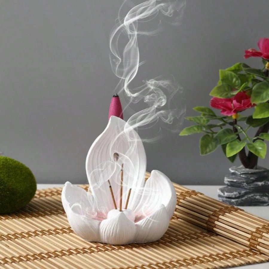 1pc Creative Lotus Flower Incense Burner, Resin Lotus Design Artcraft Diffuser, Suitable For Meditation, Room Decor, Meditation Aid Tool, Indoor/Outdoor Home Decor, No Fragrance, Electricity-Free