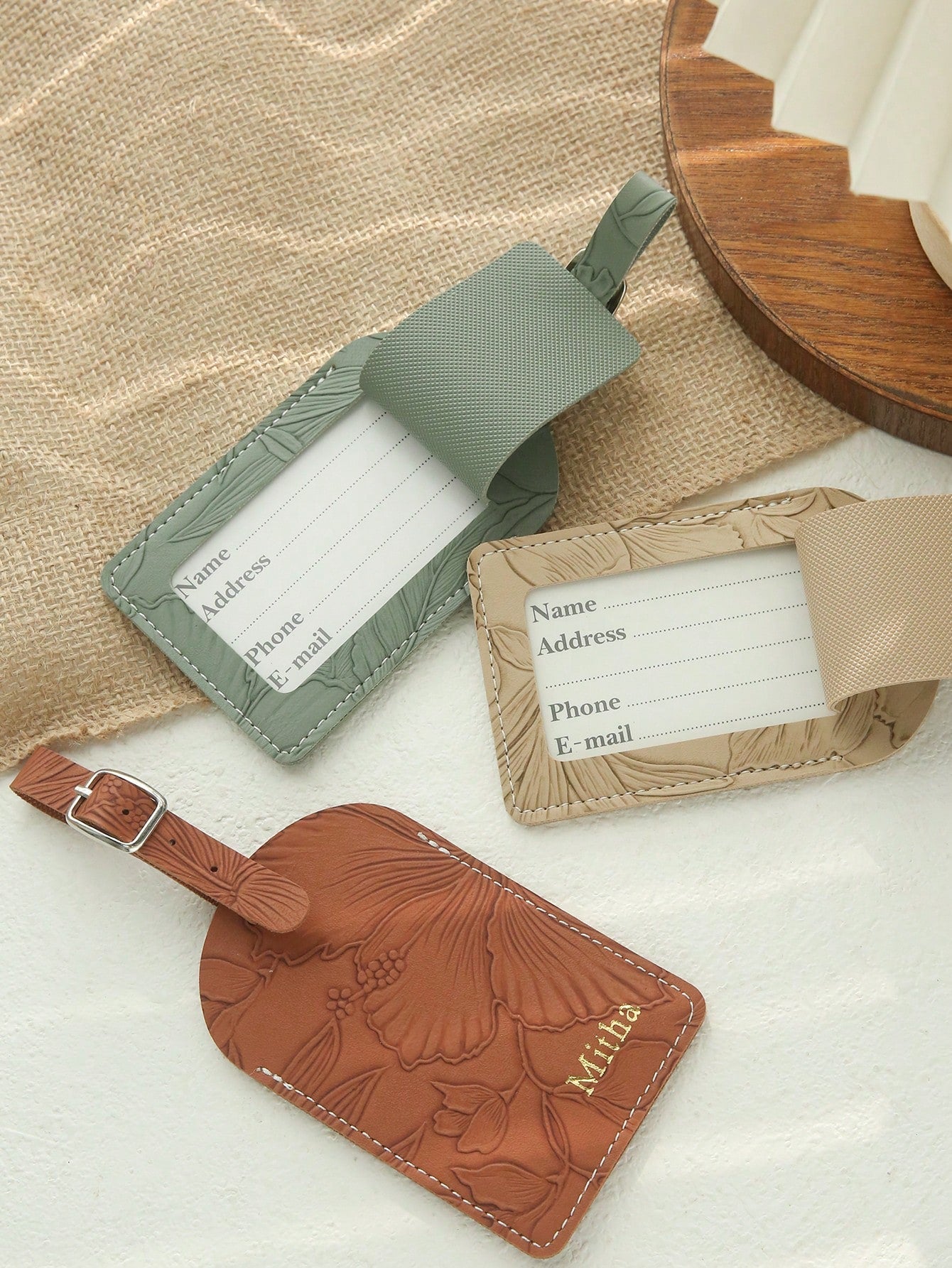 1PC Custom Name Luggage Tag For Suitcases Customized Gold Monogram Name Luggage Tags With Carving Flower Patterns Personalized Vegan Leather Tag With Privacy Name Card Travel Accessories Handmade Eleg
