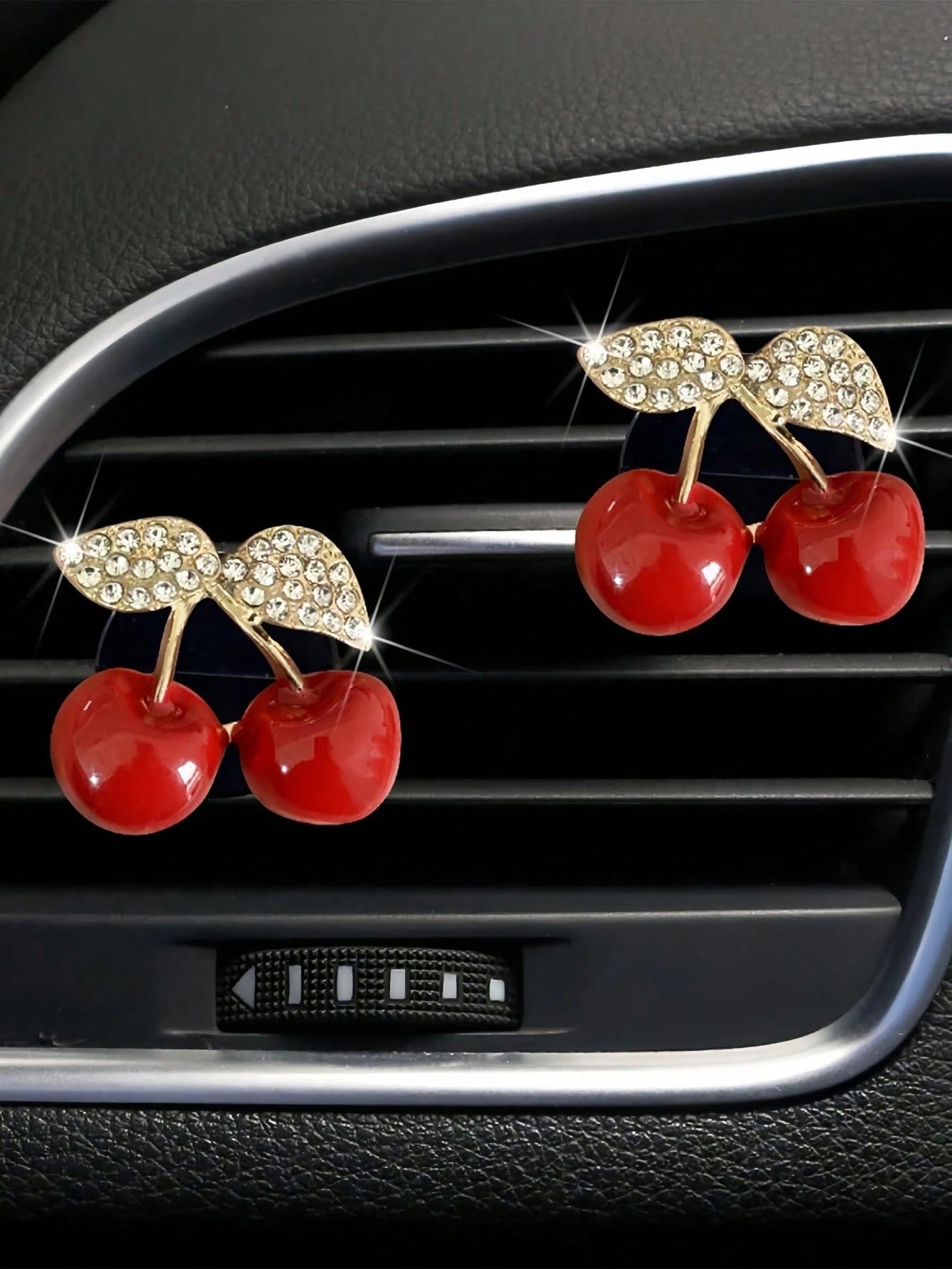 1PC Diamond Inlaid Red Cherry Air Vent Clip Easy Install Shiny Decorative Car Interior Ornament Vibrant Aesthetic Vehicle Daily Holiday Party Atmosphere Boosting Small Gift Accessory