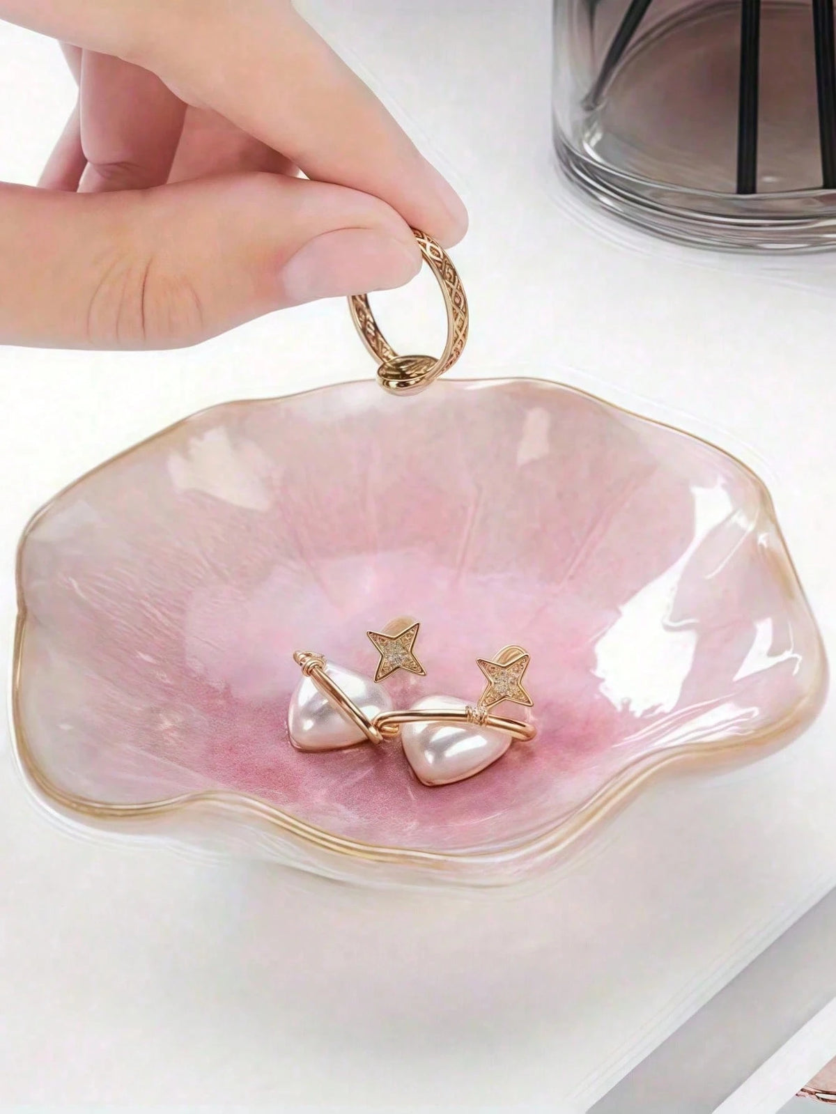 1pc Elegant Ceramic Lotus Leaf Jewelry Storage Tray, Can Hold Earrings, Rings, Keys And Small Accessories, Ideal Gift For Birthday, New Year And Valentine's Day, Fashionable Desktop Storage Solution