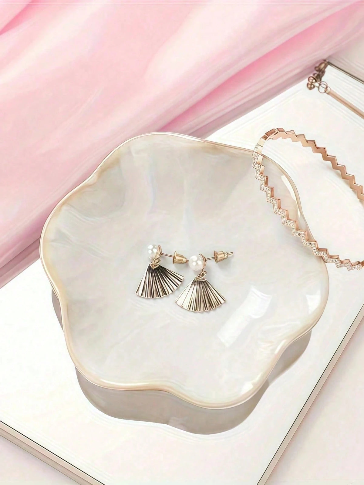 1pc Elegant Ceramic Lotus Leaf Jewelry Storage Tray, Can Hold Earrings, Rings, Keys And Small Accessories, Ideal Gift For Birthday, New Year And Valentine's Day, Fashionable Desktop Storage Solution