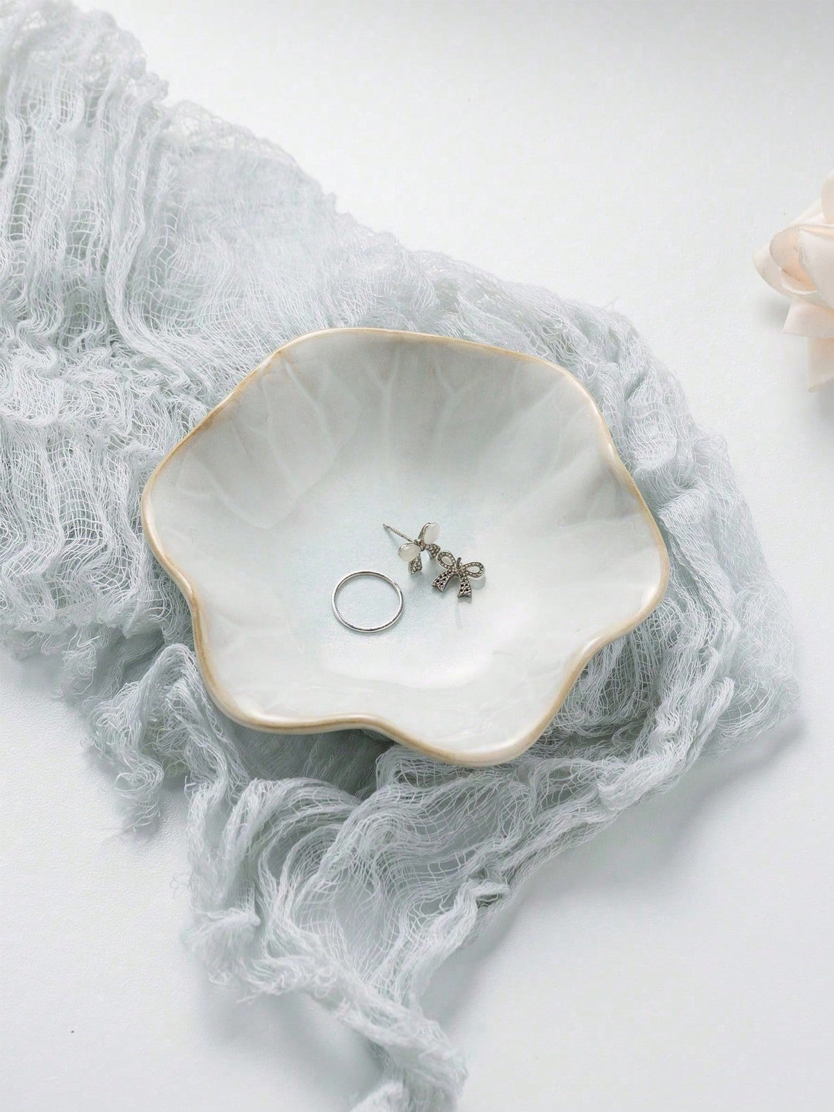1pc Elegant Ceramic Lotus Leaf Jewelry Storage Tray, Can Hold Earrings, Rings, Keys And Small Accessories, Ideal Gift For Birthday, New Year And Valentine's Day, Fashionable Desktop Storage Solution
