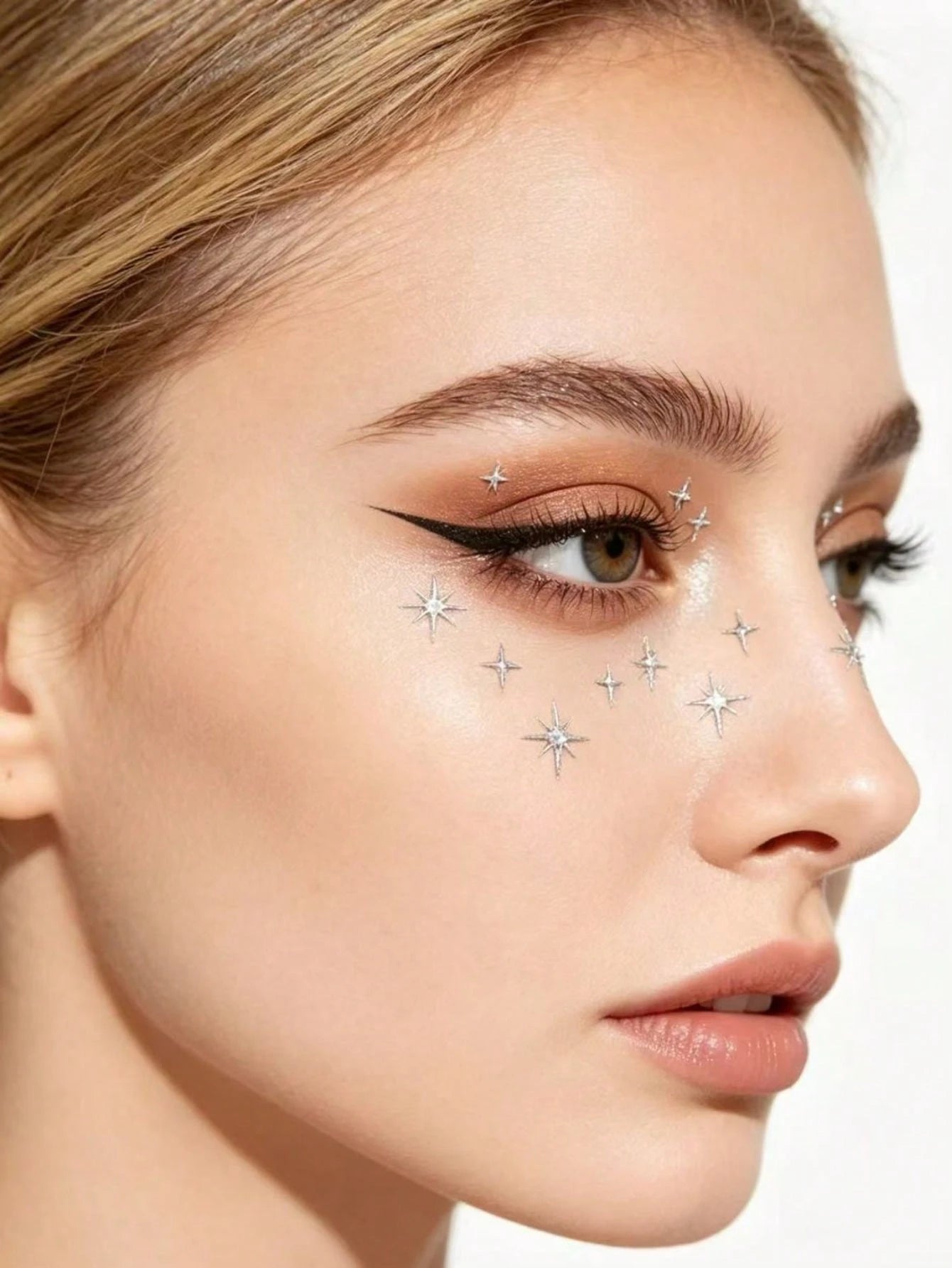 1pc European And American Style Silver Starburst Rhinestone Face Sticker, Adhesive-Free Design, Easy To Create Atmospheric Makeup. Built-In Transparent Rhinestone Accents, Staggered Starburst Shape, S