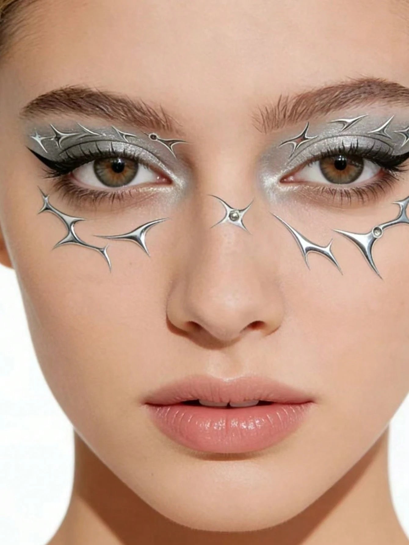1pc European And American Style Silver Starburst Rhinestone Face Sticker, Adhesive-Free Design, Easy To Create Atmospheric Makeup. Built-In Transparent Rhinestone Accents, Staggered Starburst Shape, S