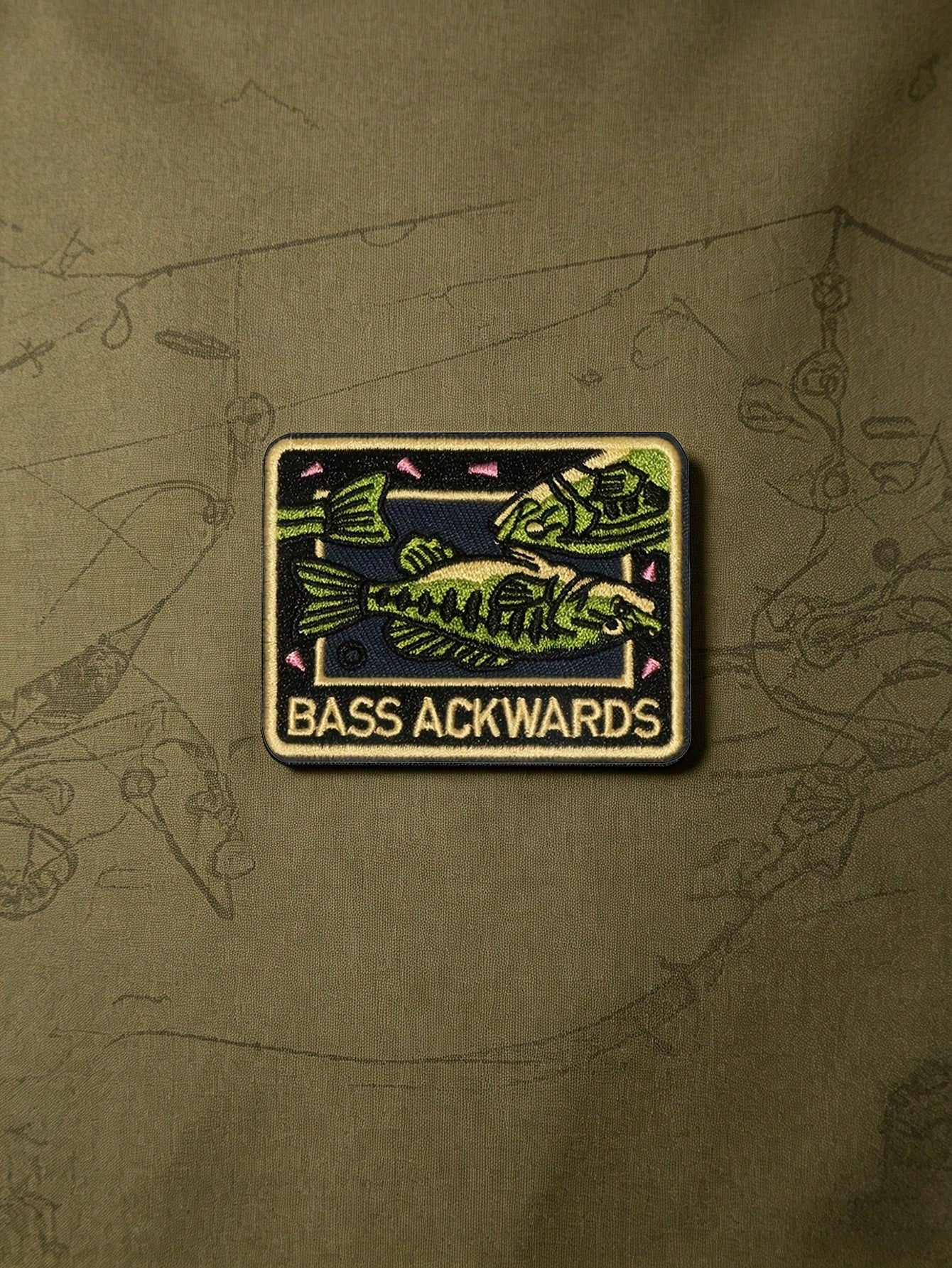 1pc Funny "BASS ACKWARDS" Fishing Embroidered Patch, Humorous Square Fishing Embroidery Applique, Suitable For DIY Iron-On/Sewing Patch, Decorating Fishing Shirts, Backpacks, Hats, Vests, Outdoor Enth