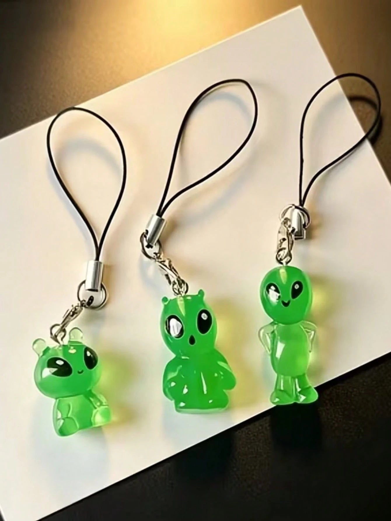 1pc Glow-In-The-Dark Green Alien Phone Lanyard, Cute Mini ET Alien Pendant, Ins Style Unique Niche Accessory