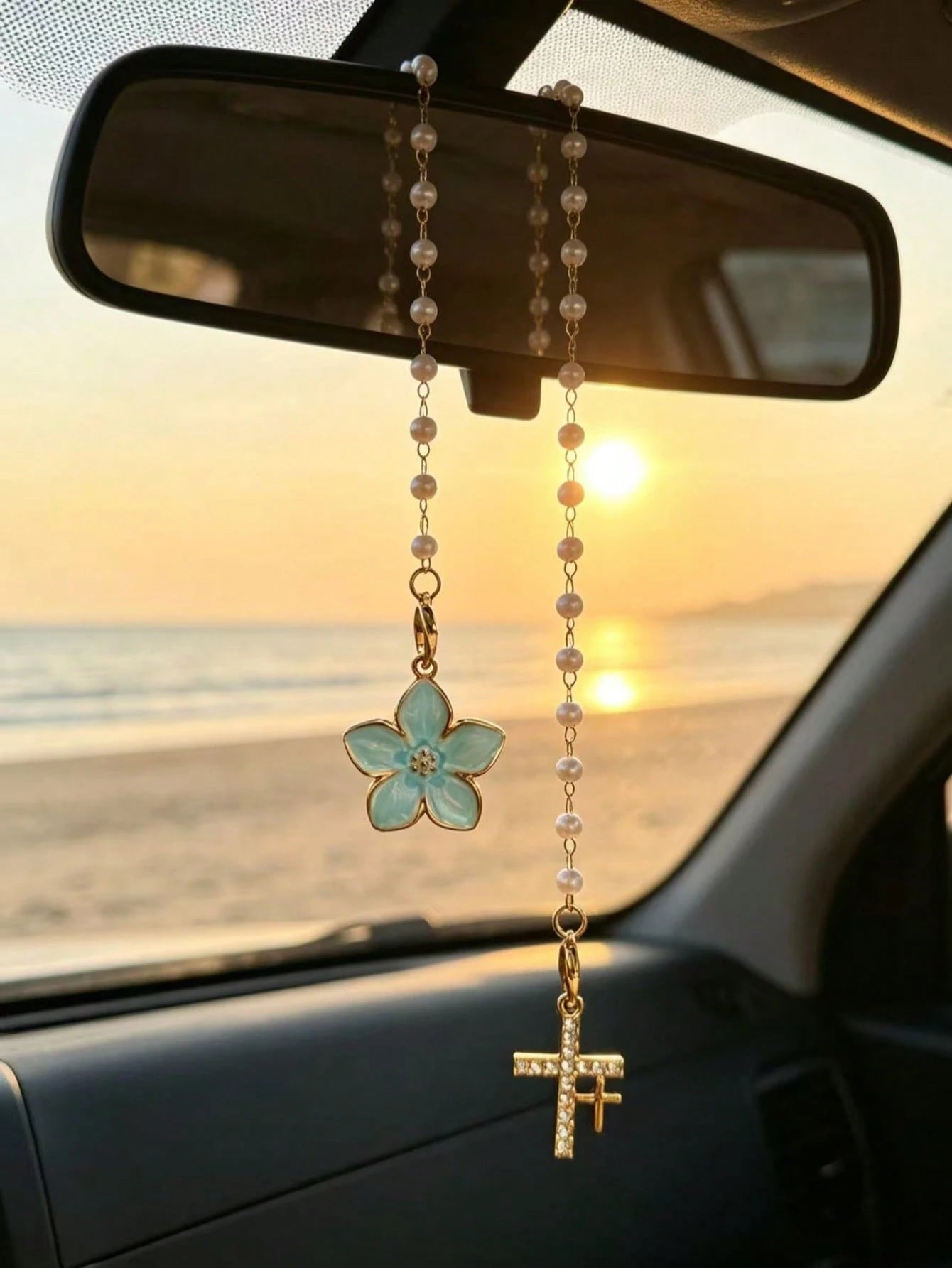 1pc Gradient Pearl Oil Drop Flower Car Rearview Mirror Pendant, Rhinestone Cross Car Hanging Decor, Flower Rhinestone Cross Car Pendant, Pearl Chain Design, Universal Car Rearview Mirror Interior Deco