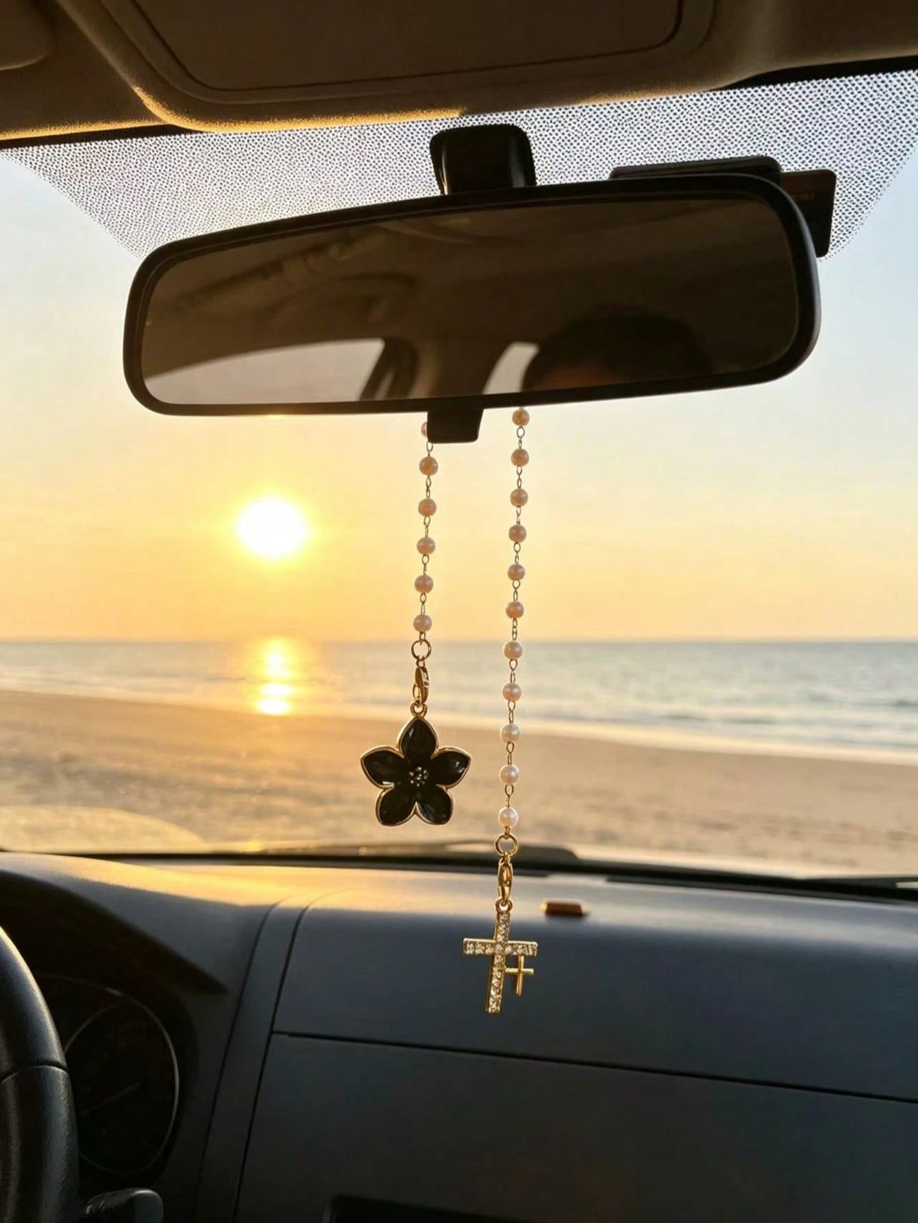 1pc Gradient Pearl Oil Drop Flower Car Rearview Mirror Pendant, Rhinestone Cross Car Hanging Decor, Flower Rhinestone Cross Car Pendant, Pearl Chain Design, Universal Car Rearview Mirror Interior Deco