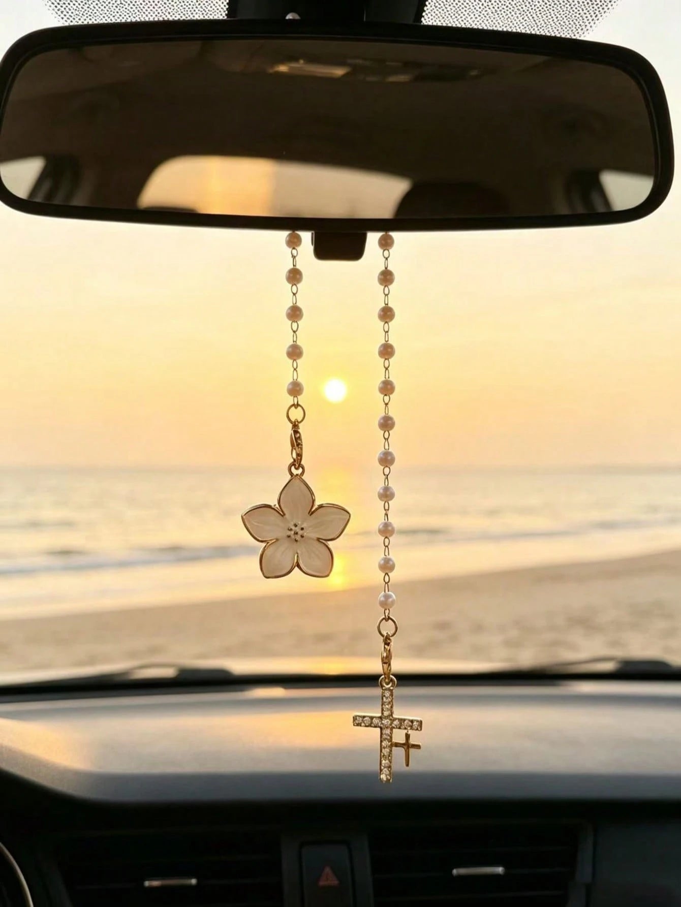 1pc Gradient Pearl Oil Drop Flower Car Rearview Mirror Pendant, Rhinestone Cross Car Hanging Decor, Flower Rhinestone Cross Car Pendant, Pearl Chain Design, Universal Car Rearview Mirror Interior Deco