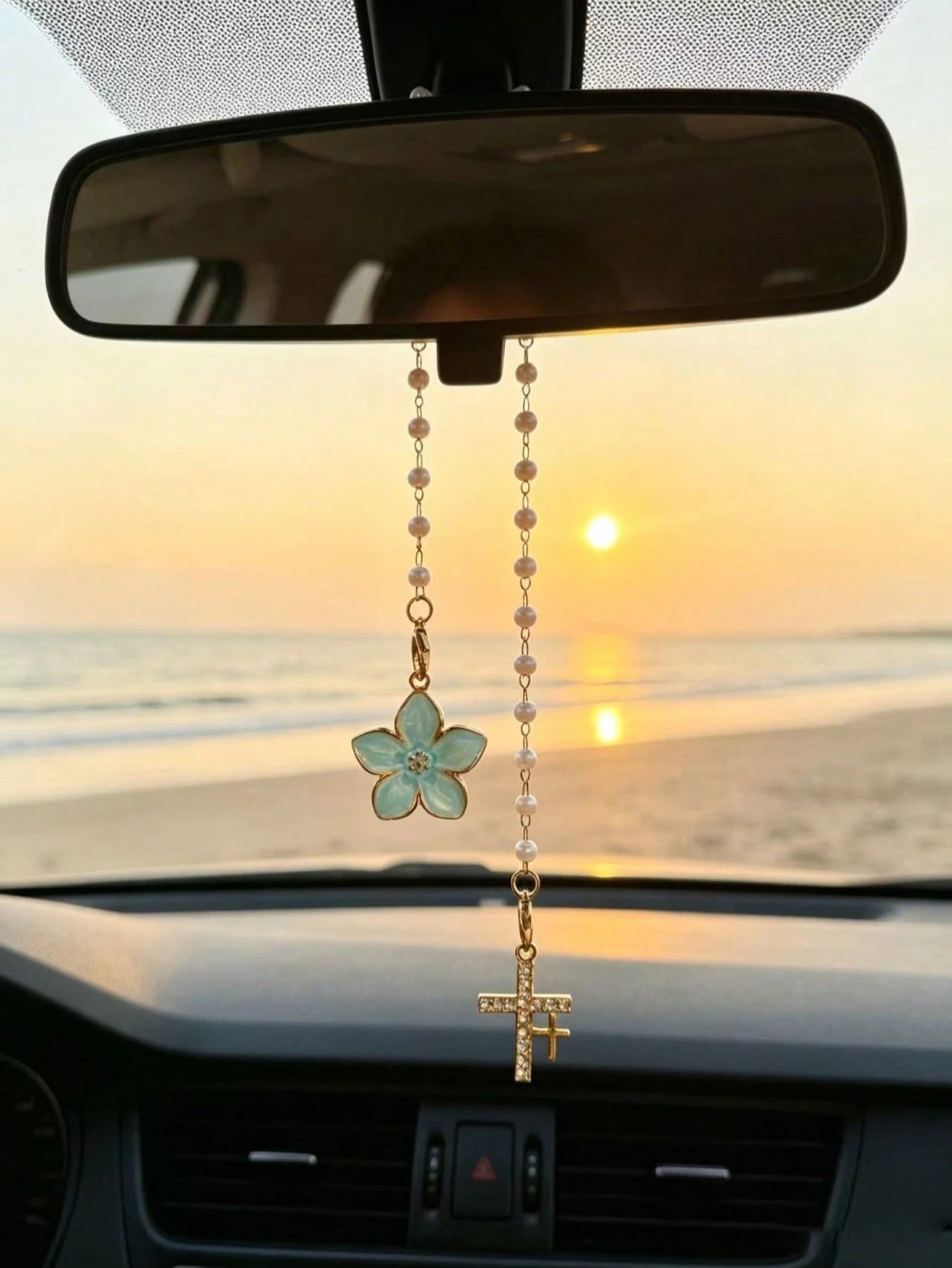 1pc Gradient Pearl Oil Drop Flower Car Rearview Mirror Pendant, Rhinestone Cross Car Hanging Decor, Flower Rhinestone Cross Car Pendant, Pearl Chain Design, Universal Car Rearview Mirror Interior Deco