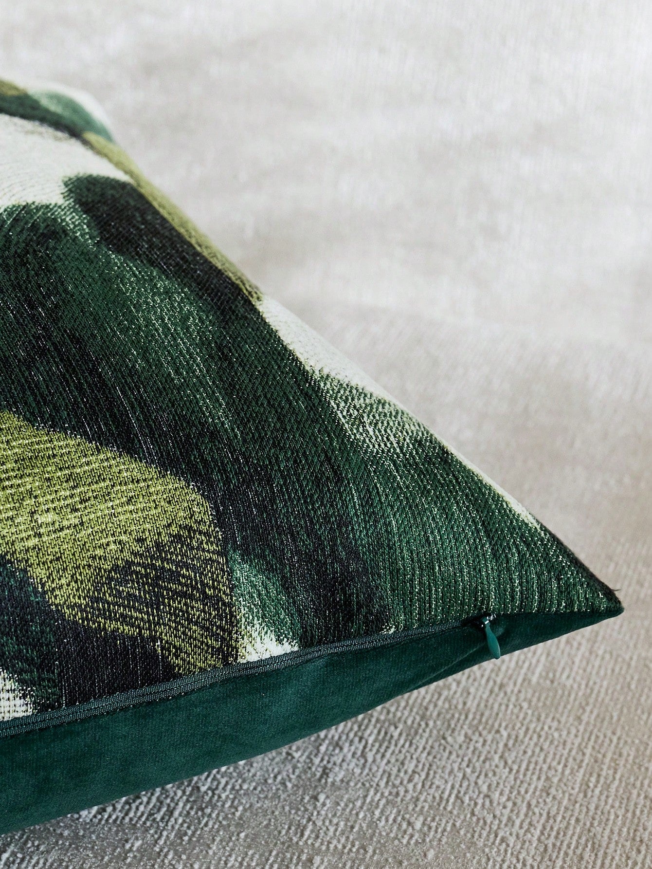 1pc Green + Multi-Color (No Insert) Abstract Gradient Texture Throw Pillow Cover, Modern Fashionable Soft Chenille Jacquard Feather Pattern Cushion Cover, Suitable For Home, Sofa, Bed, Bedroom, Living