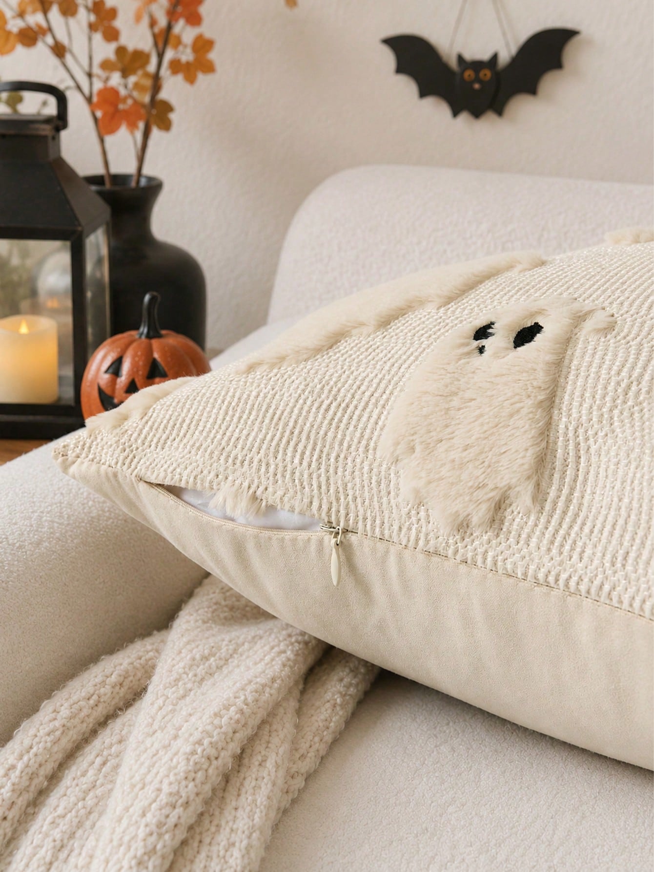 1pc Halloween Pillow Case, Cute Little Ghost Embroidery Design, Horror Style, Soft Plush Faux Wool, Cushion Cover, Autumn Home Decor Gift, Suitable For Sofa, Chair, Bedroom