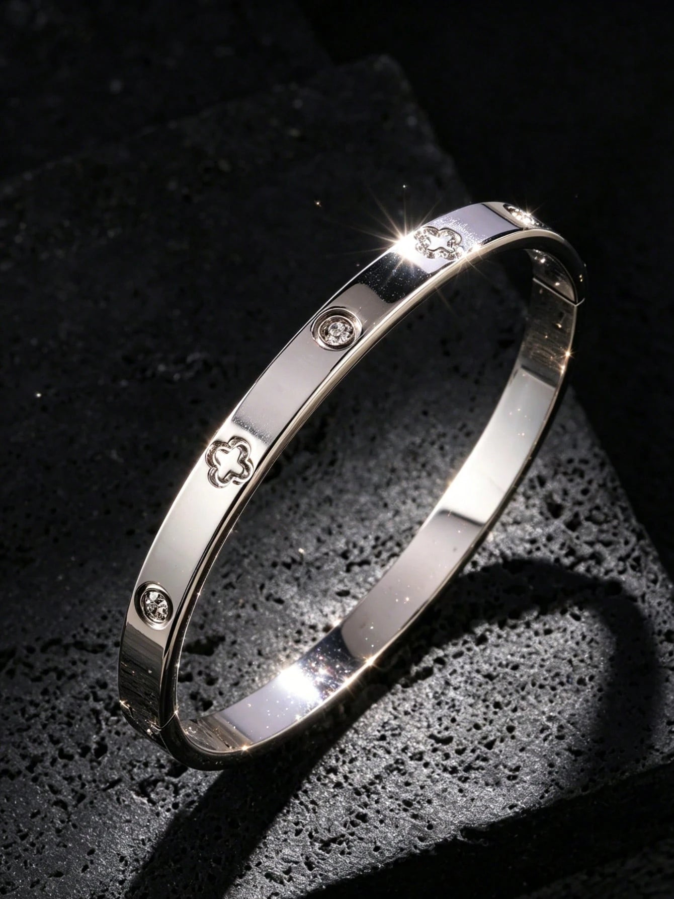 1pc Hip-Hop Fashion Stainless Steel Men's Bracelet, Four-Leaf Flower Steel Color Men's Bracelet, Men's Back To School Season Commute Hip-Hop Jewelry