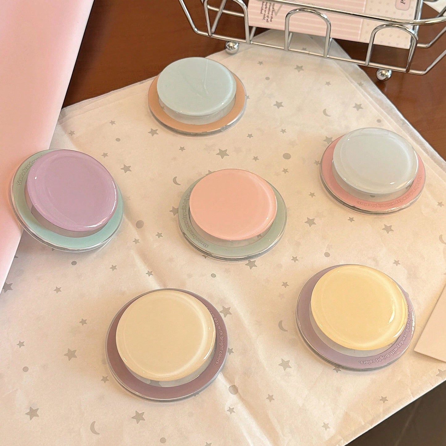 1pc INS Style Magnetic Phone Holder, Strong Adsorption, Original Korean Fresh Contrast Color, Suitable For MagSafe Magnetic Holder, Expandable Air Cushion Stand, Macaron Solid Color, Compatible With A