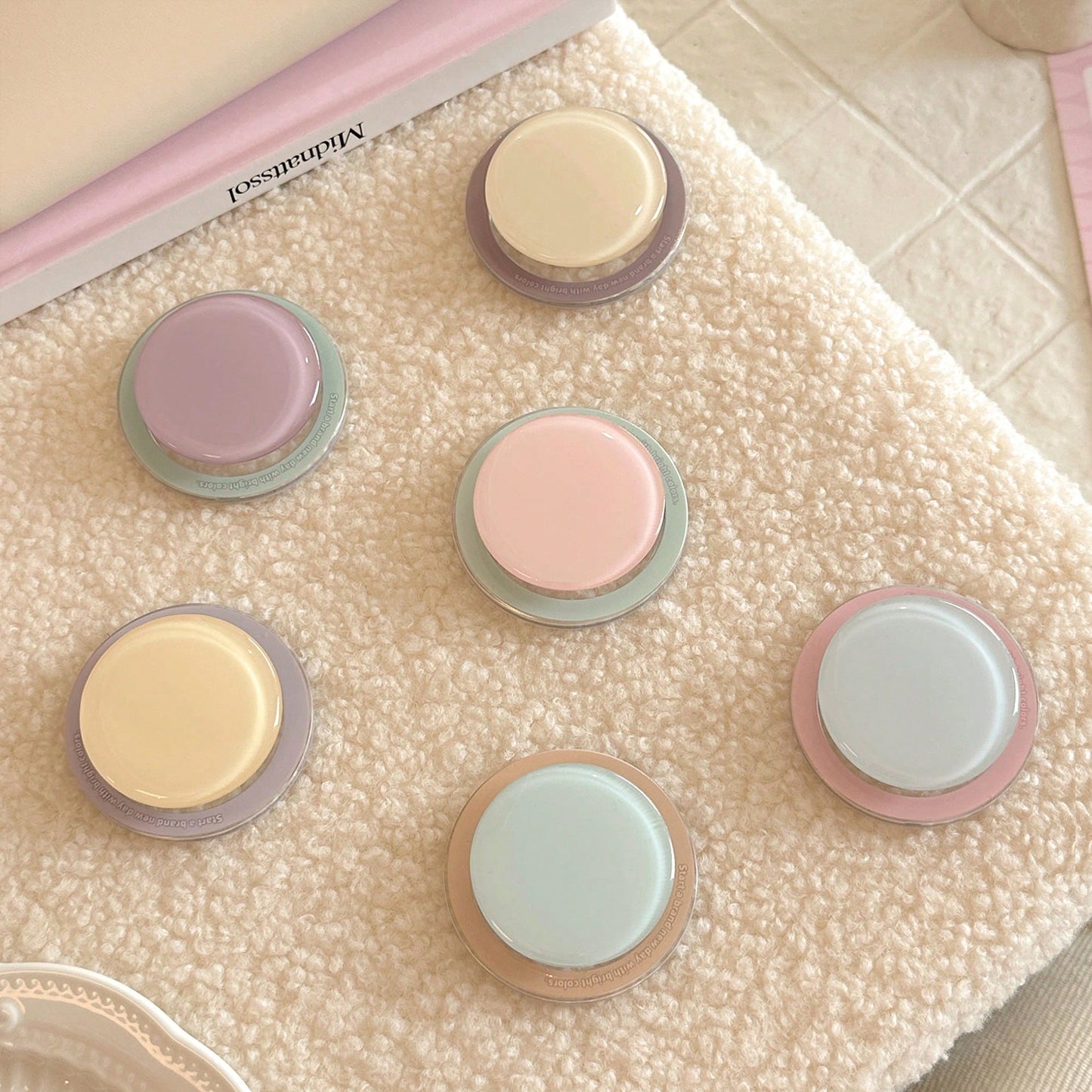 1pc INS Style Magnetic Phone Holder, Strong Adsorption, Original Korean Fresh Contrast Color, Suitable For MagSafe Magnetic Holder, Expandable Air Cushion Stand, Macaron Solid Color, Compatible With A
